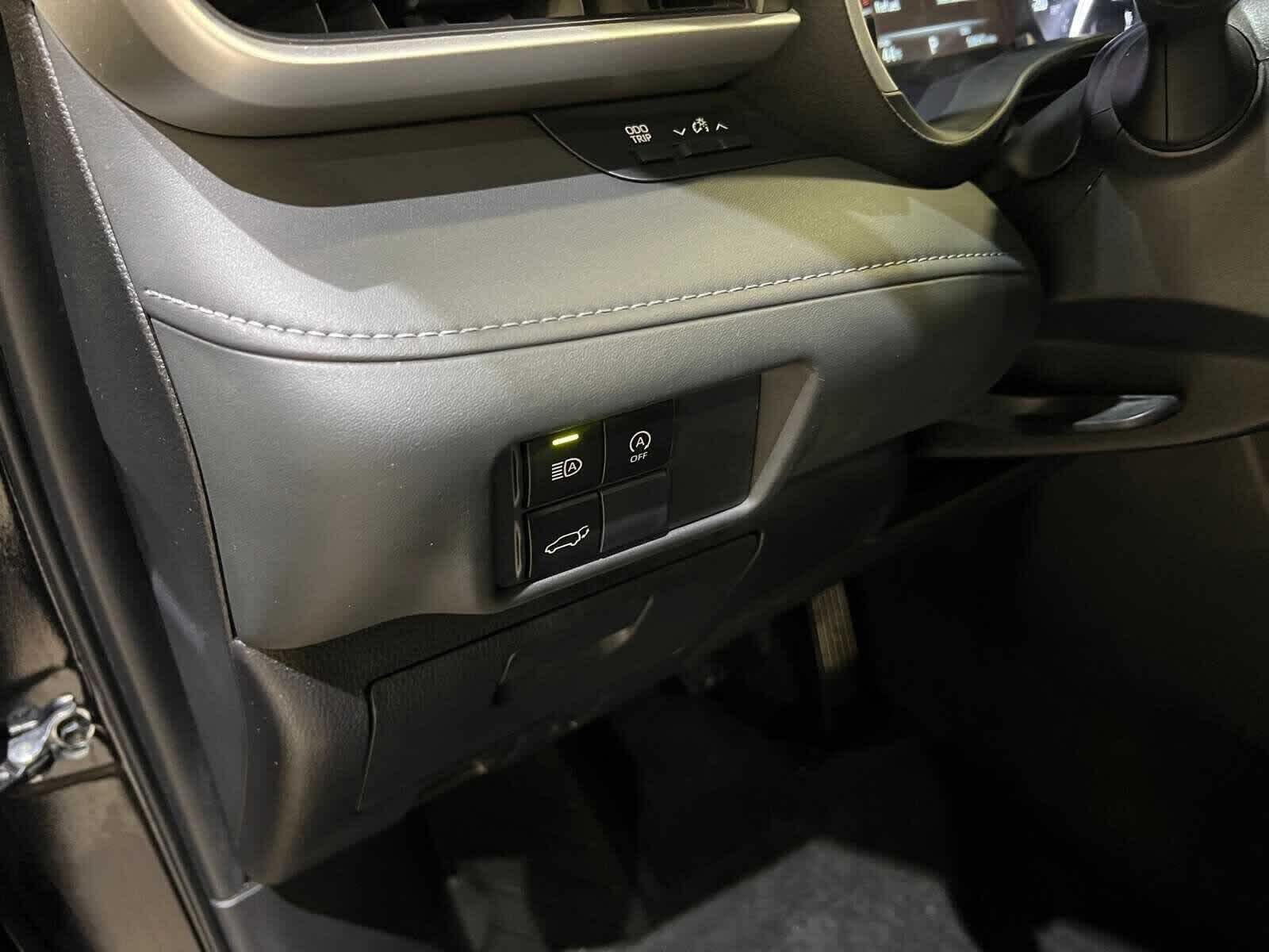 Thumbnail: 2023 Toyota Highlander - 14