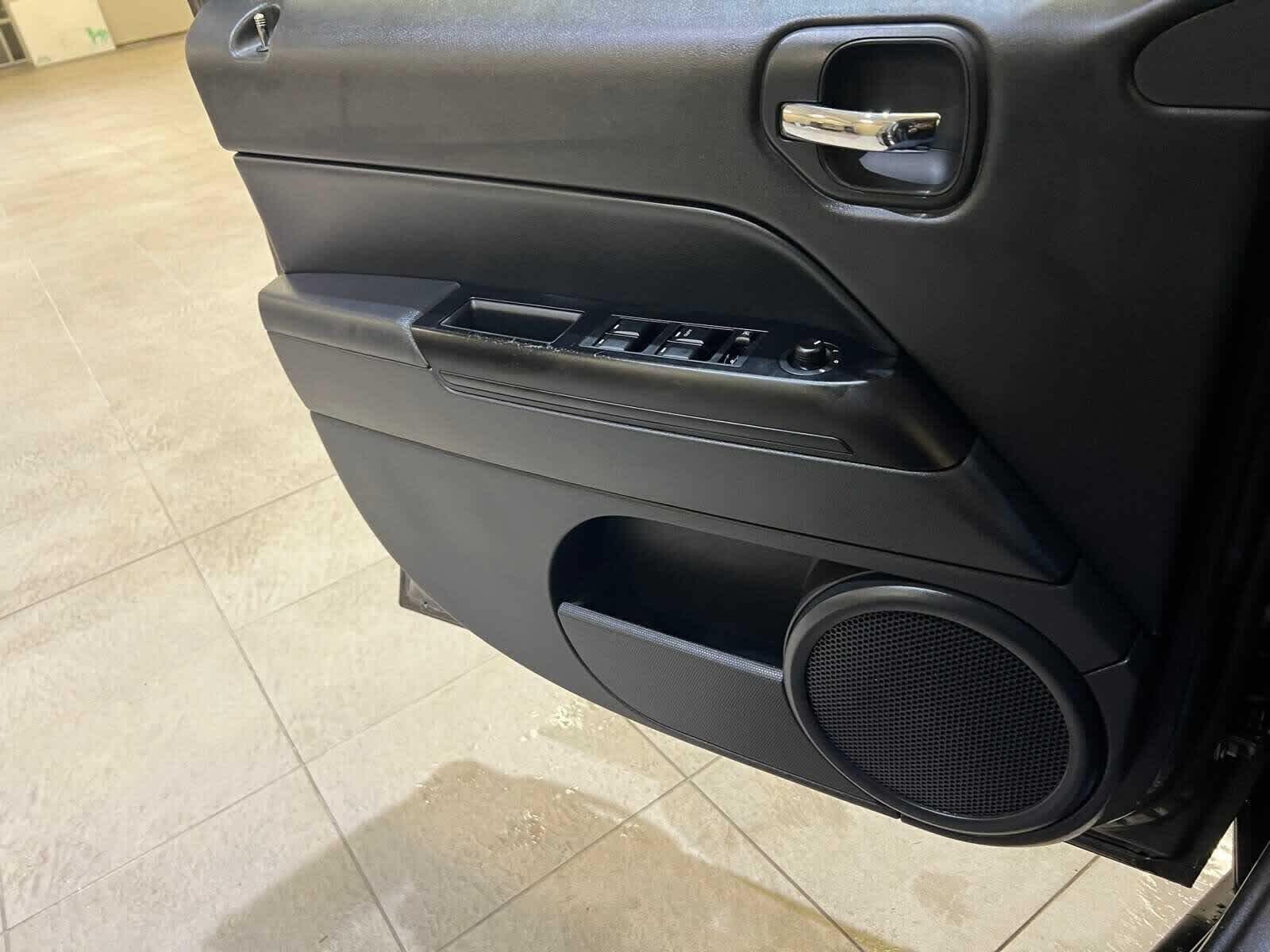 Thumbnail: 2014 Jeep Patriot - 17