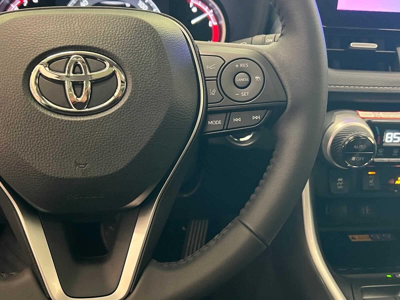 Thumbnail: 2025 Toyota RAV4 - 21