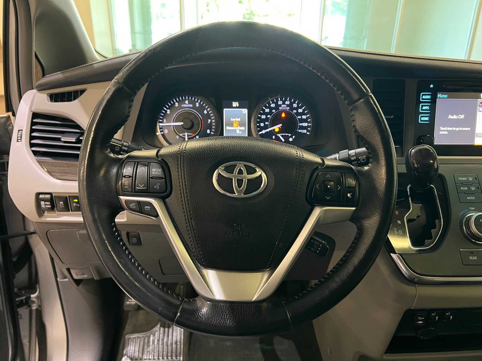 Thumbnail: 2015 Toyota Sienna - 20