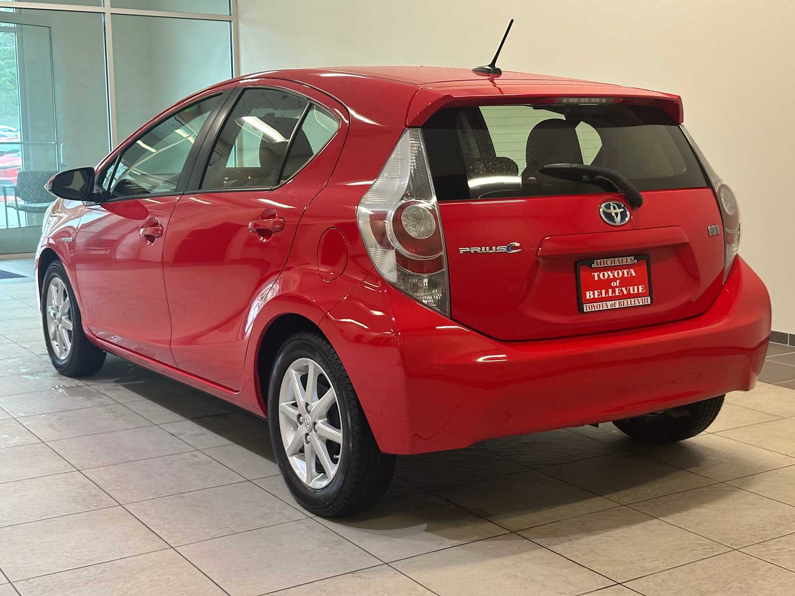 Thumbnail: 2014 Toyota Prius c - 4