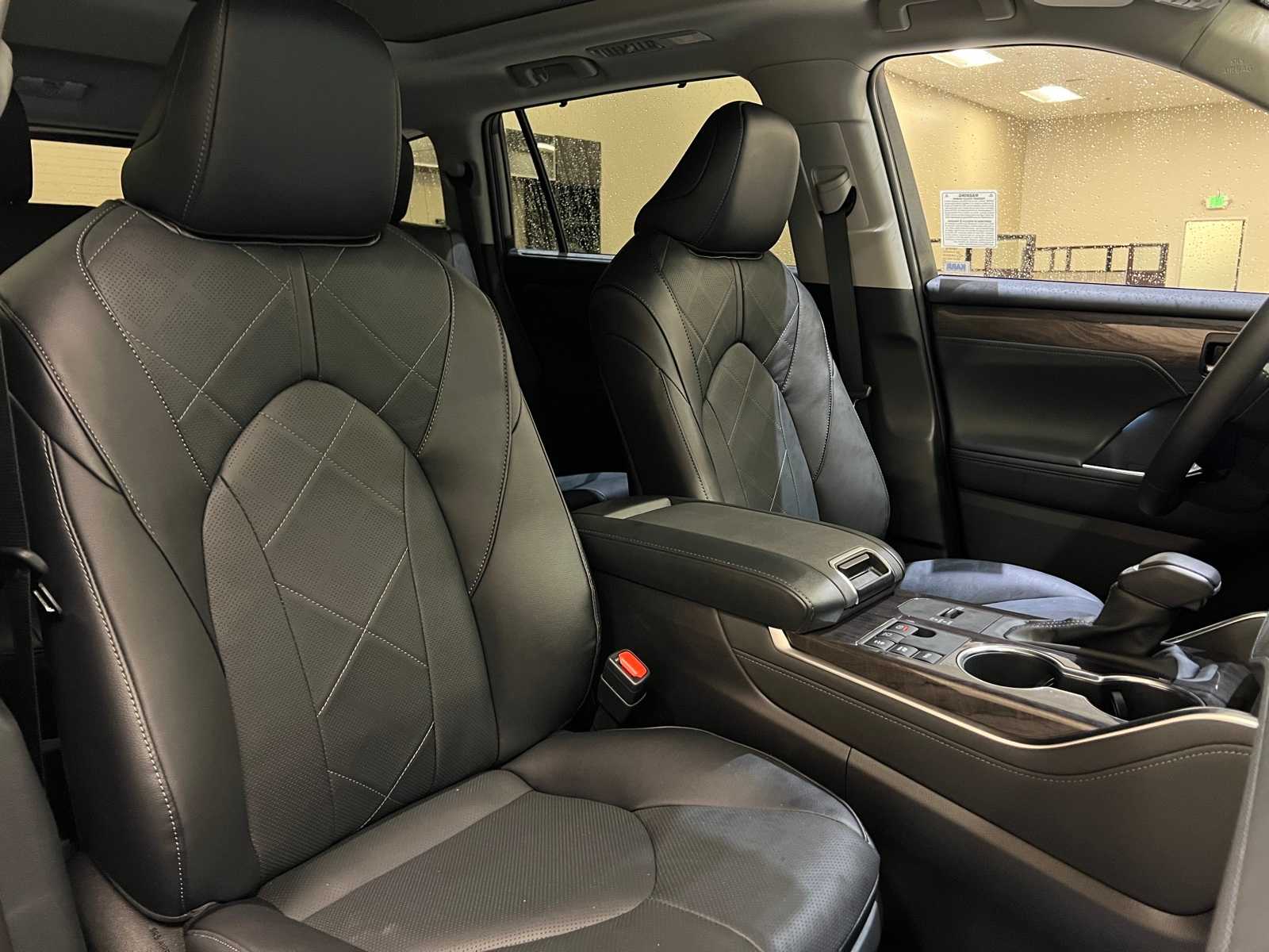 Thumbnail: 2025 Toyota Highlander - 14