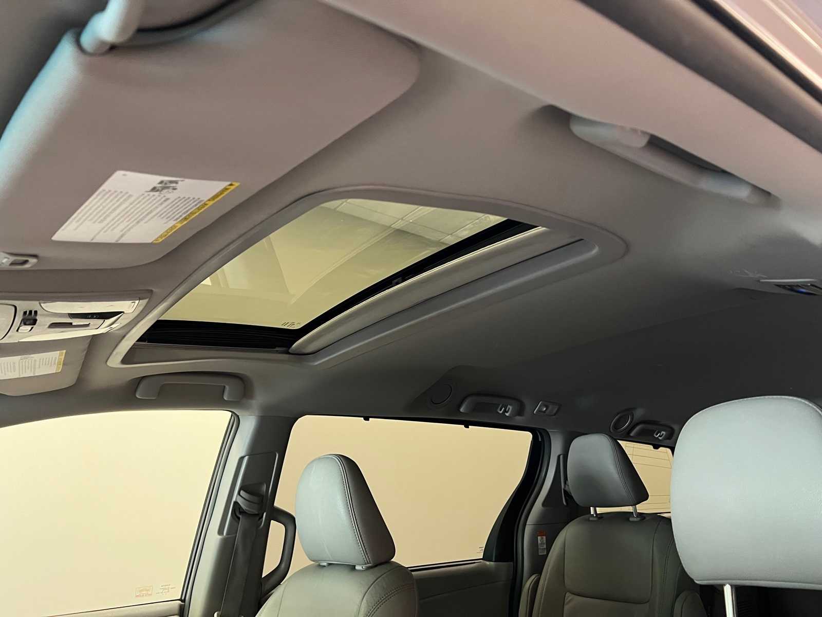 Thumbnail: 2015 Toyota Sienna - 17