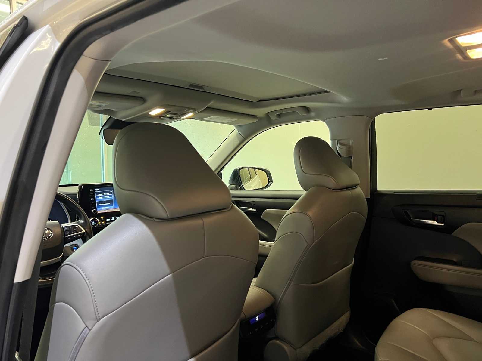 Thumbnail: 2022 Toyota Highlander - 12