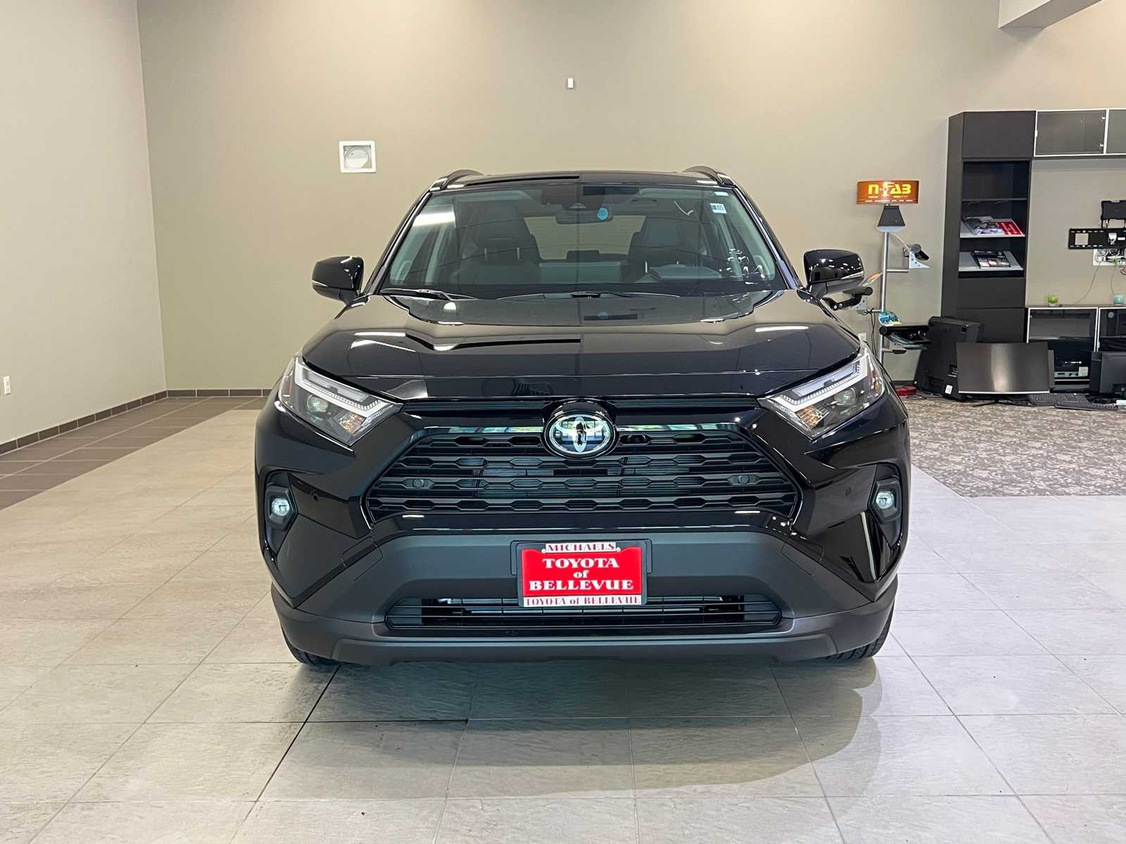 Thumbnail: 2025 Toyota RAV4 - 8
