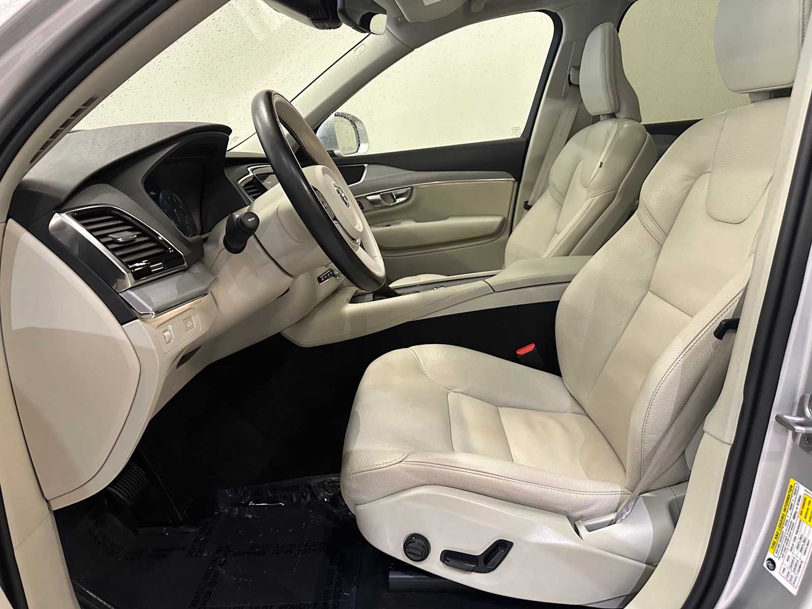 Thumbnail: 2022 Volvo XC90 - 22