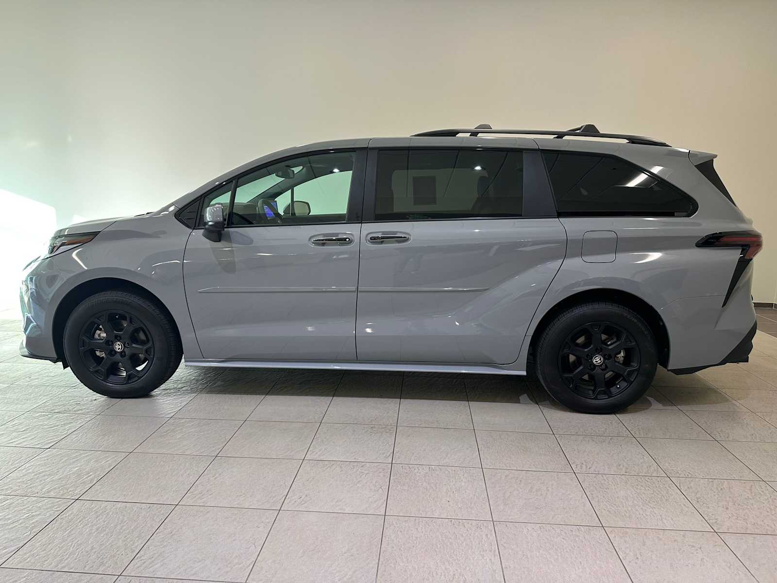 Thumbnail: 2025 Toyota Sienna - 3