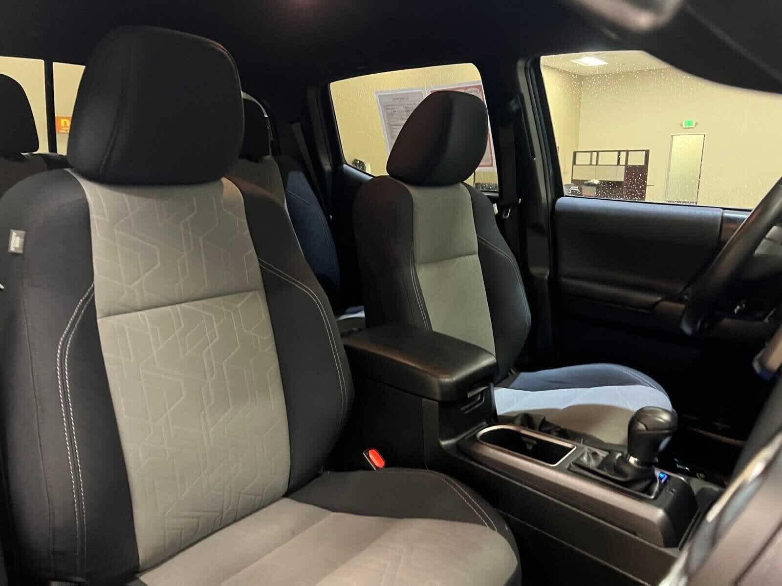 Thumbnail: 2020 Toyota Tacoma - 15