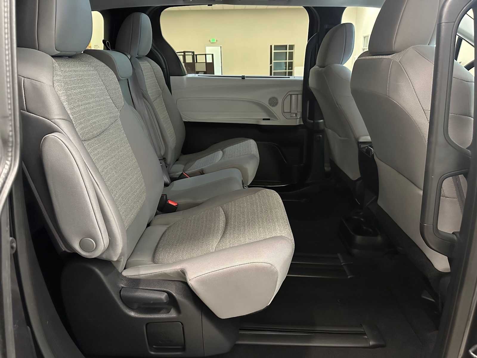 Thumbnail: 2025 Toyota Sienna - 25