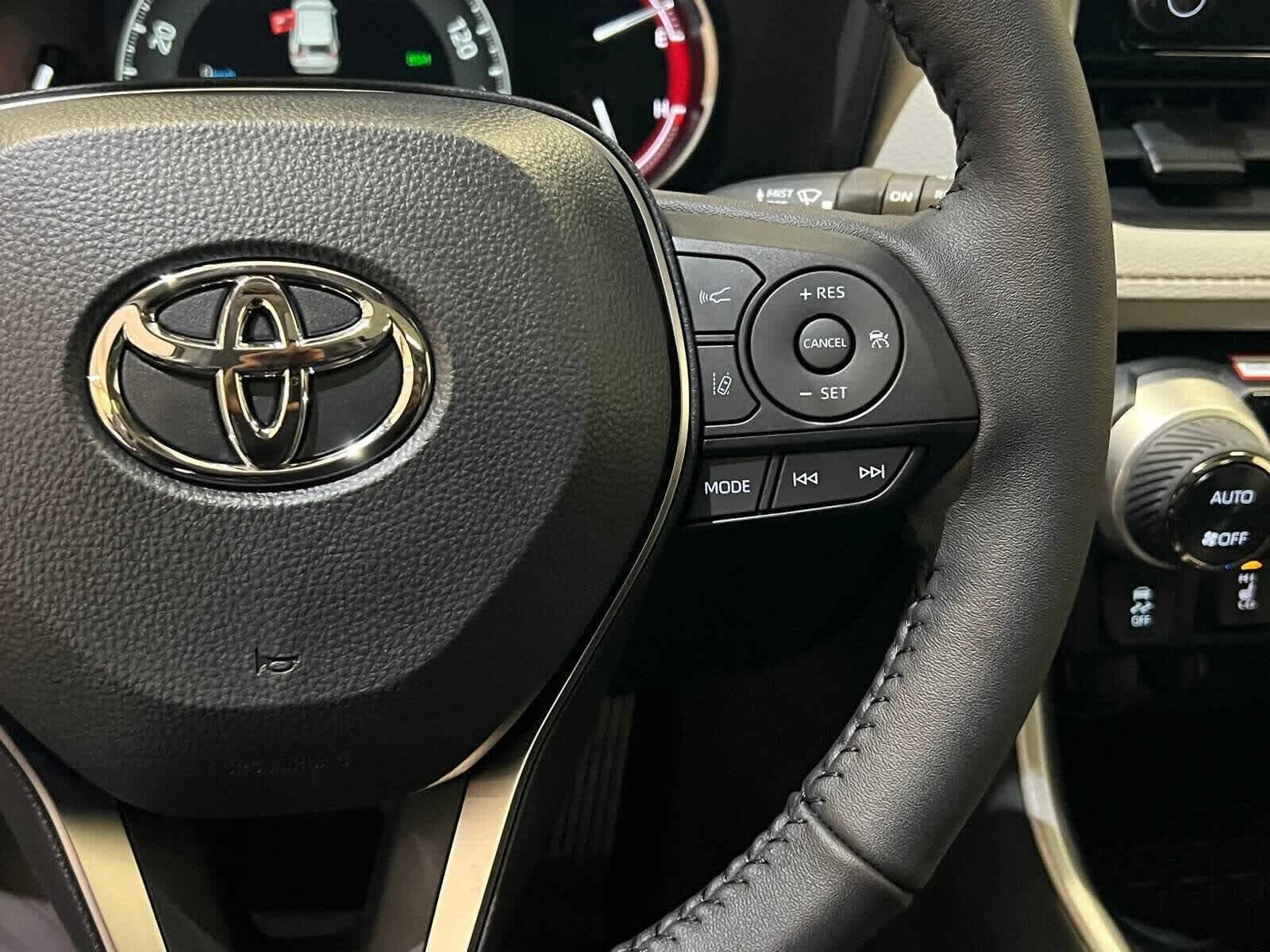 Thumbnail: 2025 Toyota RAV4 - 21