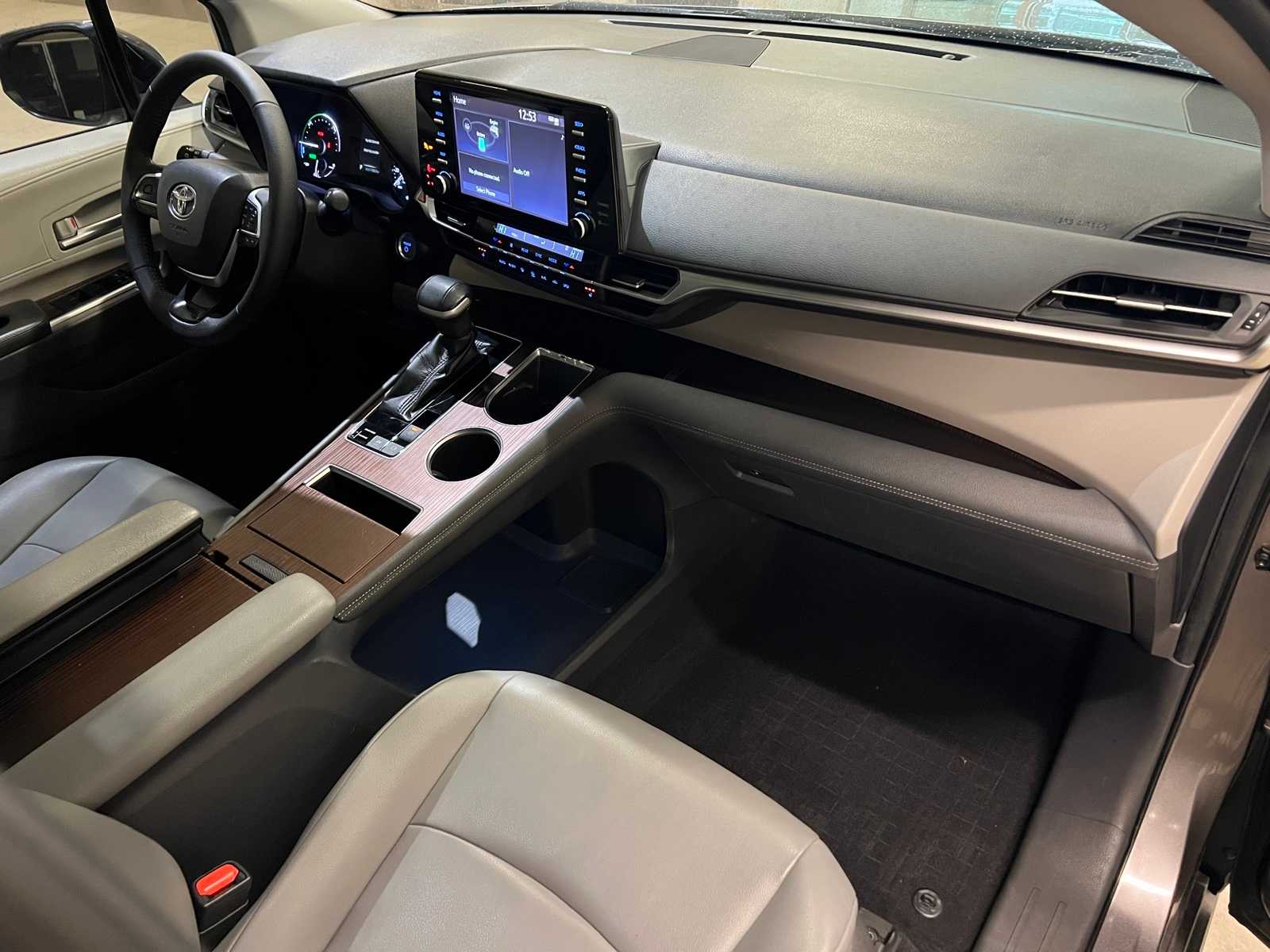 Thumbnail: 2021 Toyota Sienna - 15