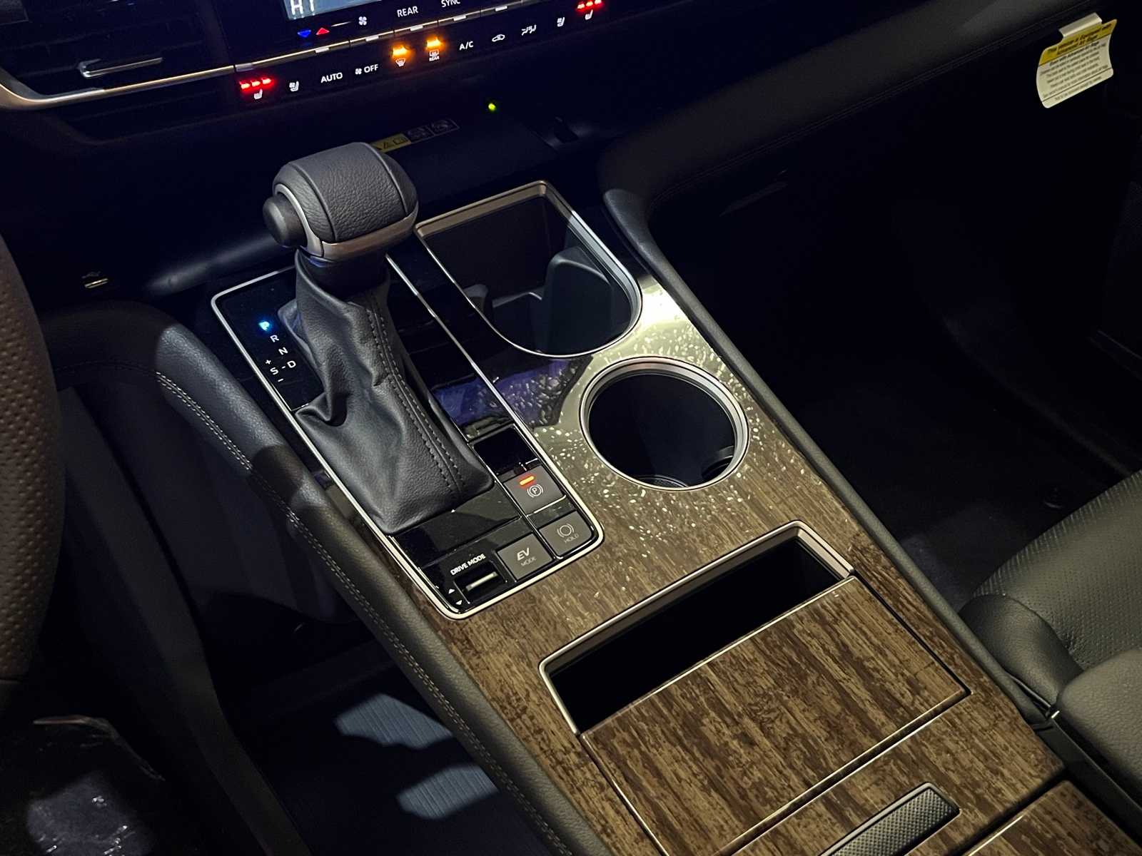 Thumbnail: 2025 Toyota Sienna - 18