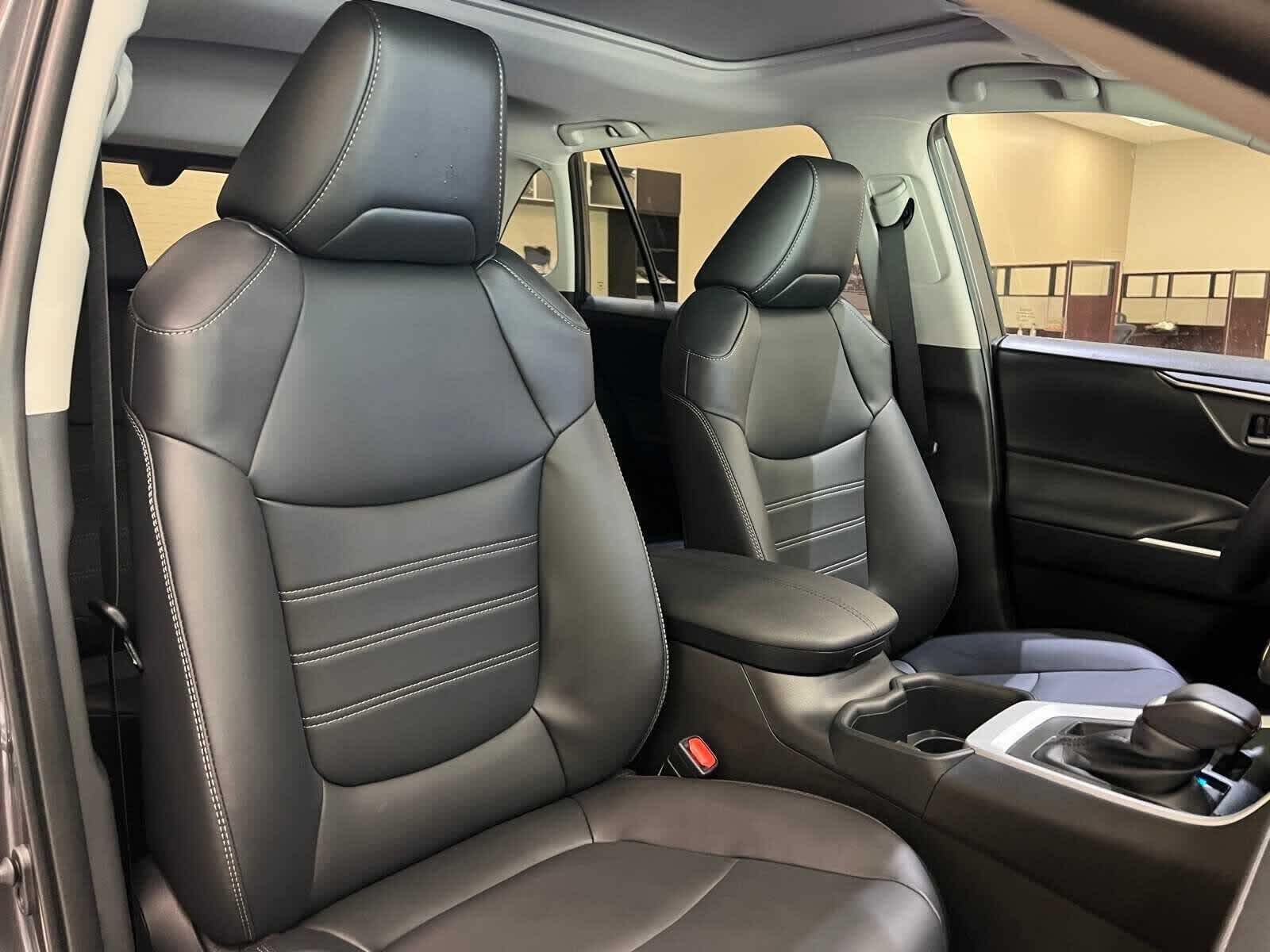 Thumbnail: 2025 Toyota RAV4 - 14