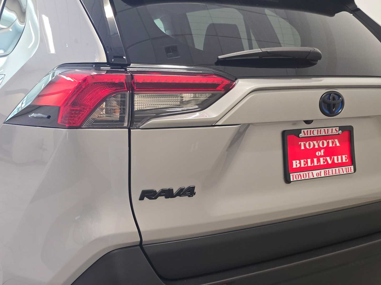 Thumbnail: 2022 Toyota RAV4 - 7