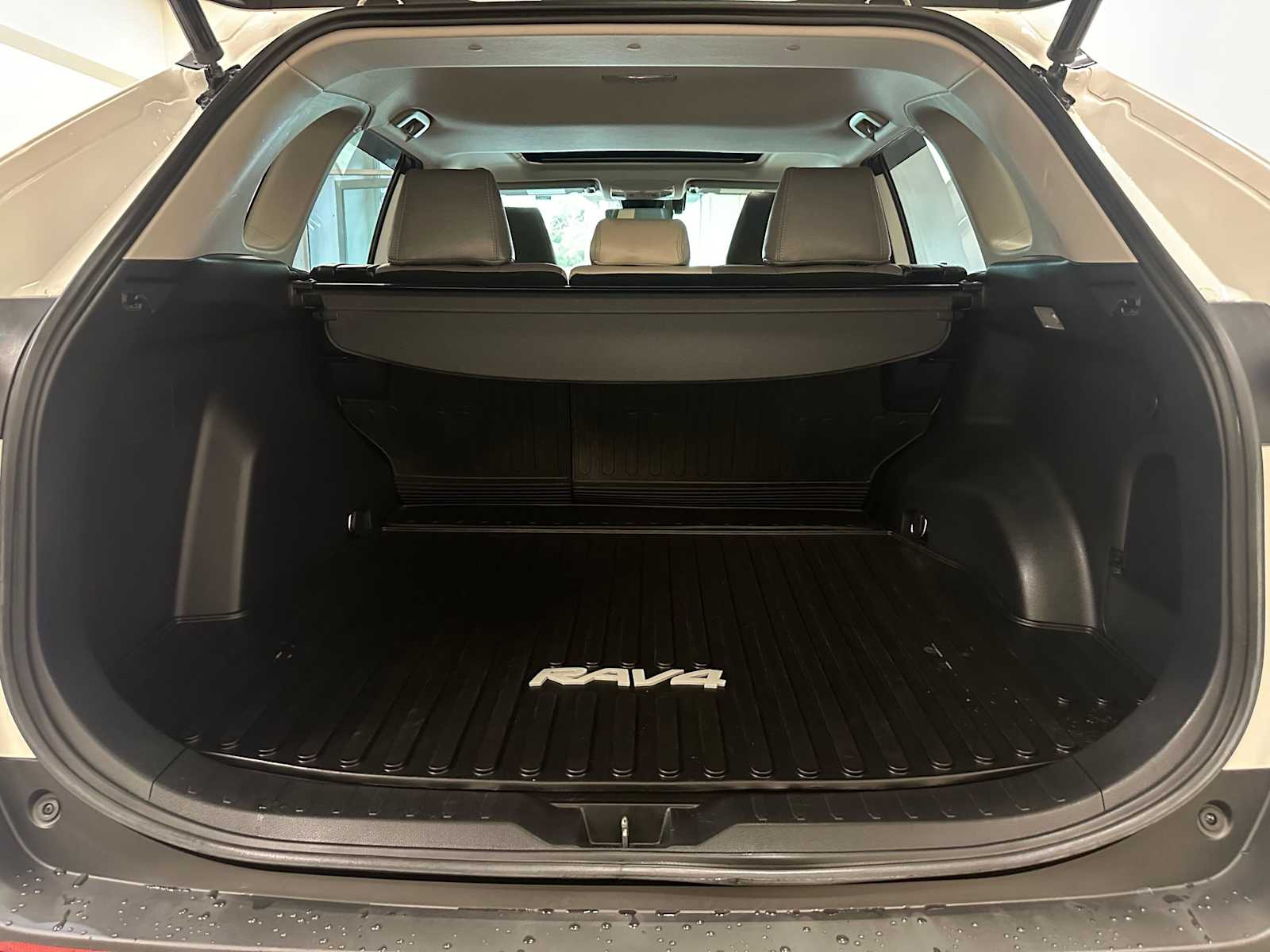 Thumbnail: 2019 Toyota RAV4 - 31