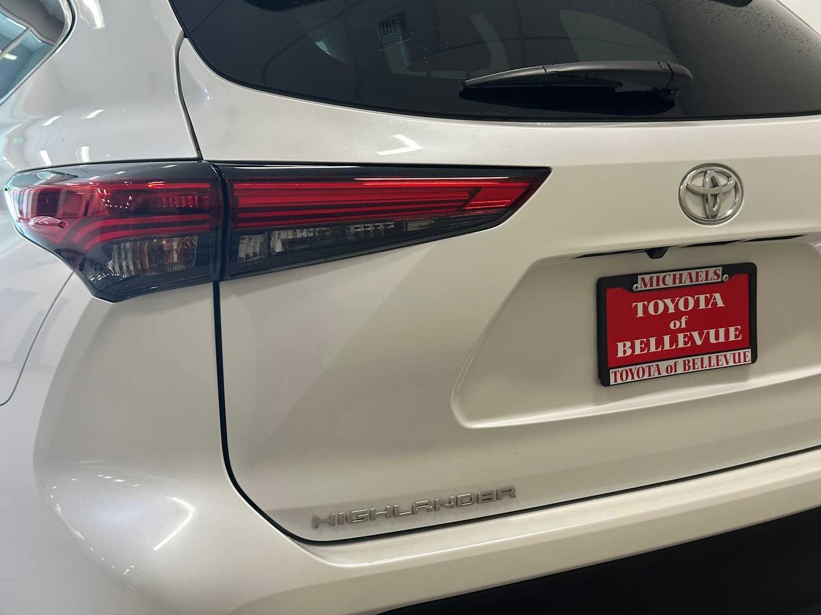Thumbnail: 2023 Toyota Highlander - 8