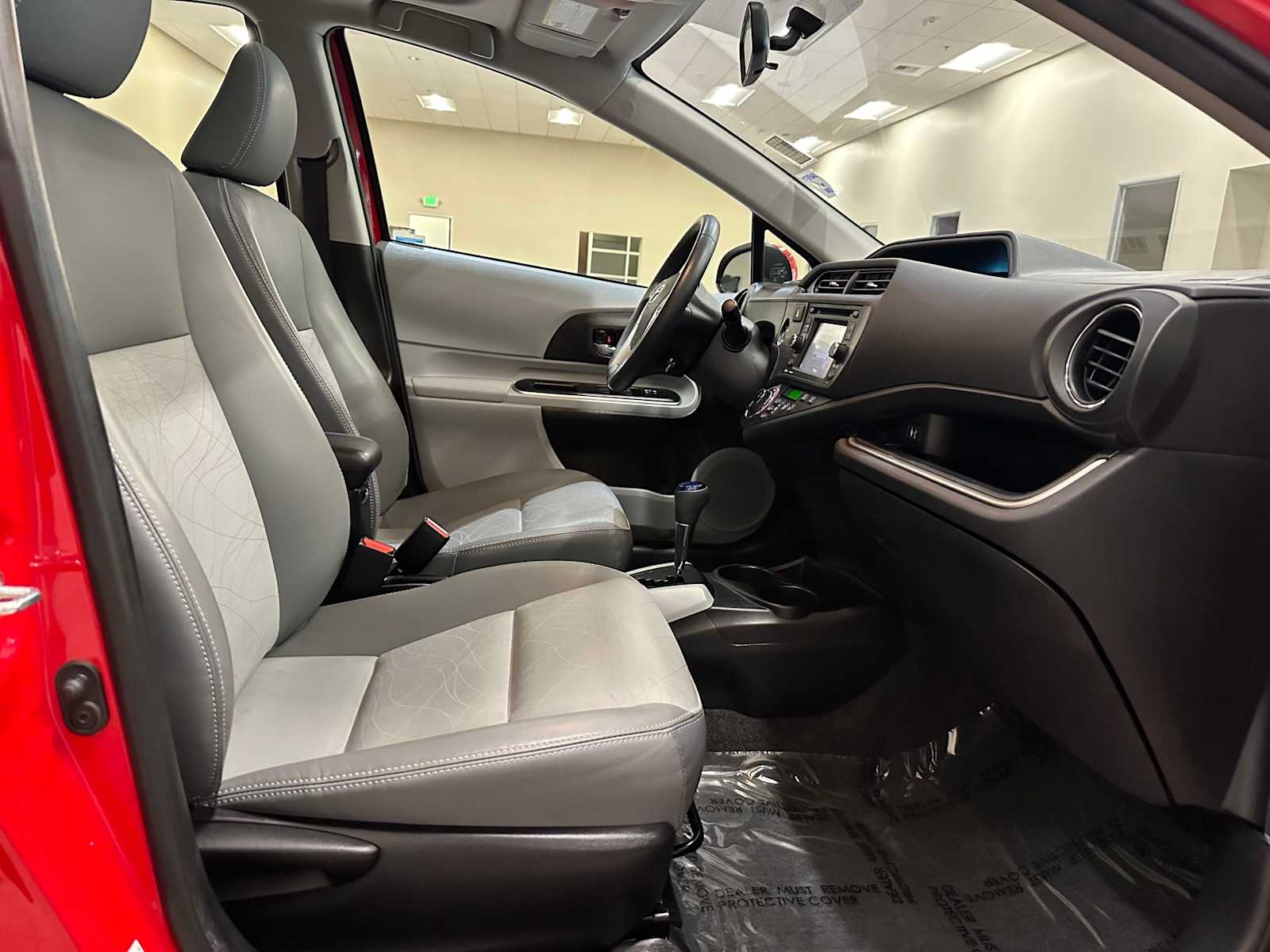 Thumbnail: 2014 Toyota Prius c - 27