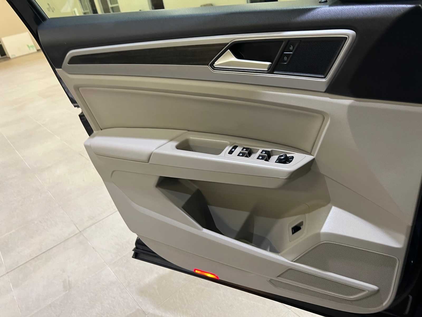 Thumbnail: 2018 Volkswagen Atlas - 13