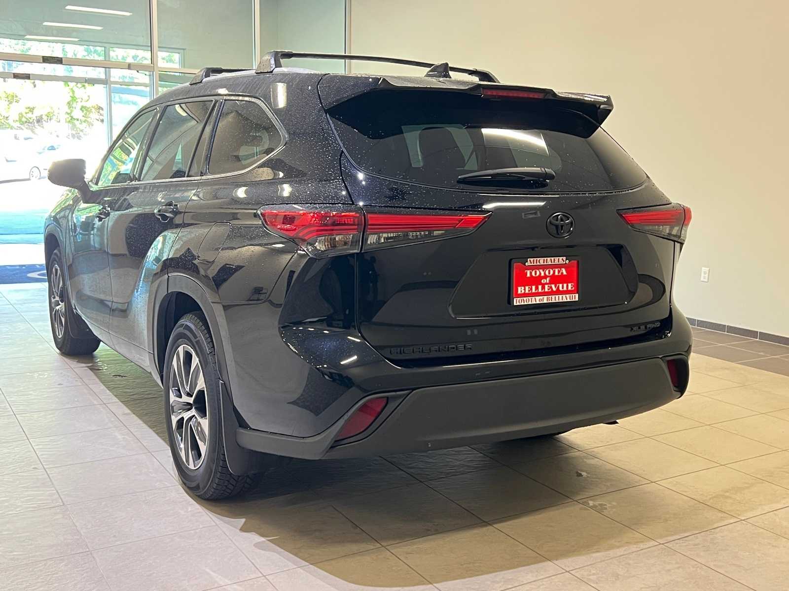 Thumbnail: 2022 Toyota Highlander - 4