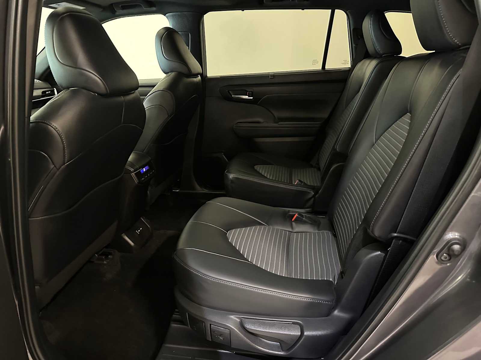 Thumbnail: 2024 Toyota Highlander - 23