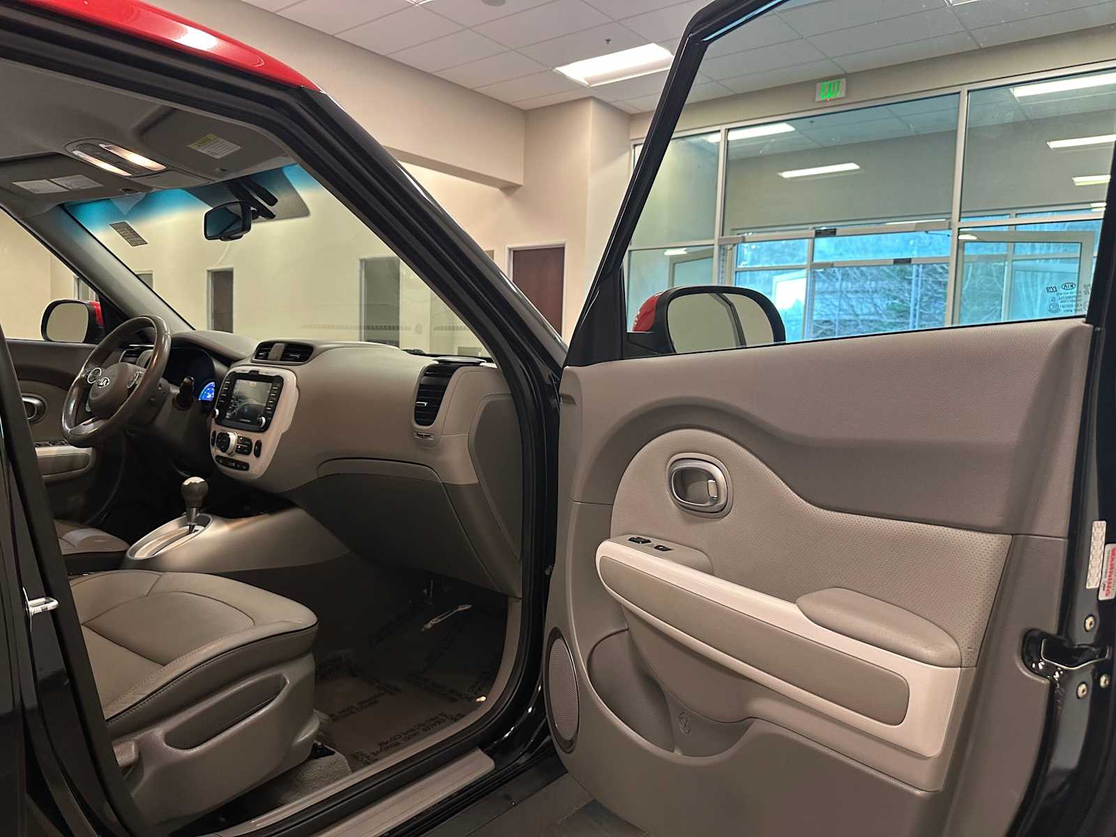 Thumbnail: 2016 Kia Soul EV - 28