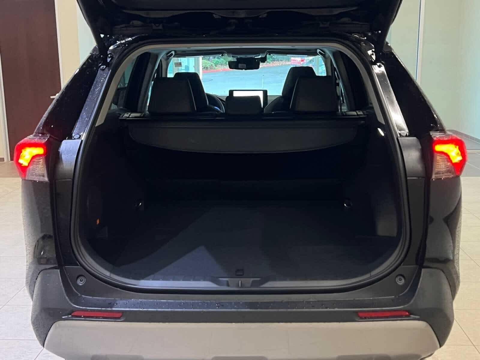 Thumbnail: 2025 Toyota RAV4 - 28