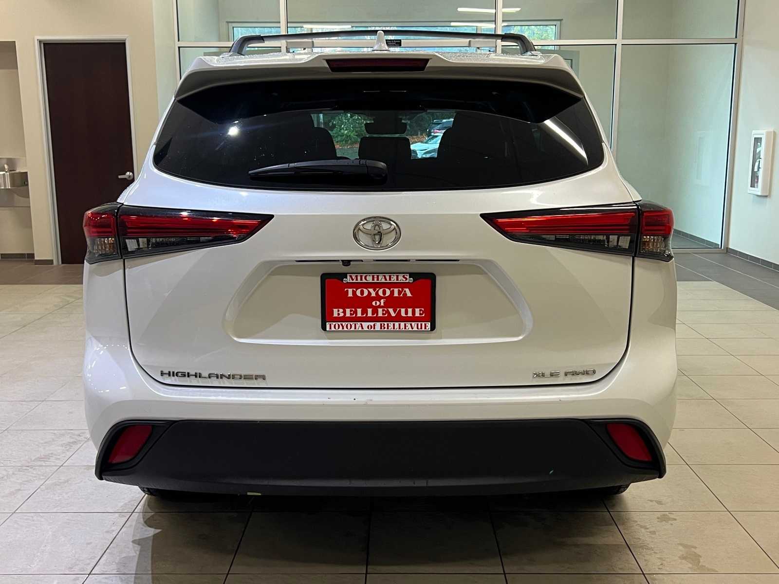 Thumbnail: 2022 Toyota Highlander - 5