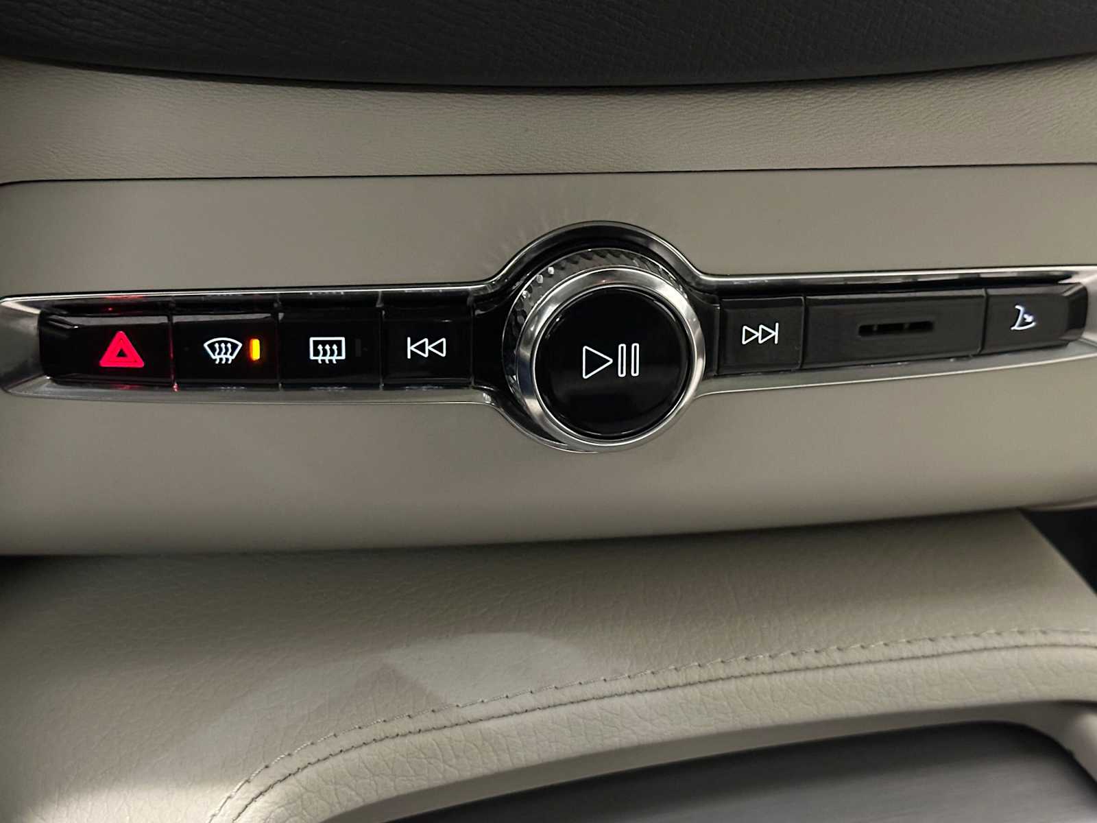 Thumbnail: 2022 Volvo XC90 - 16