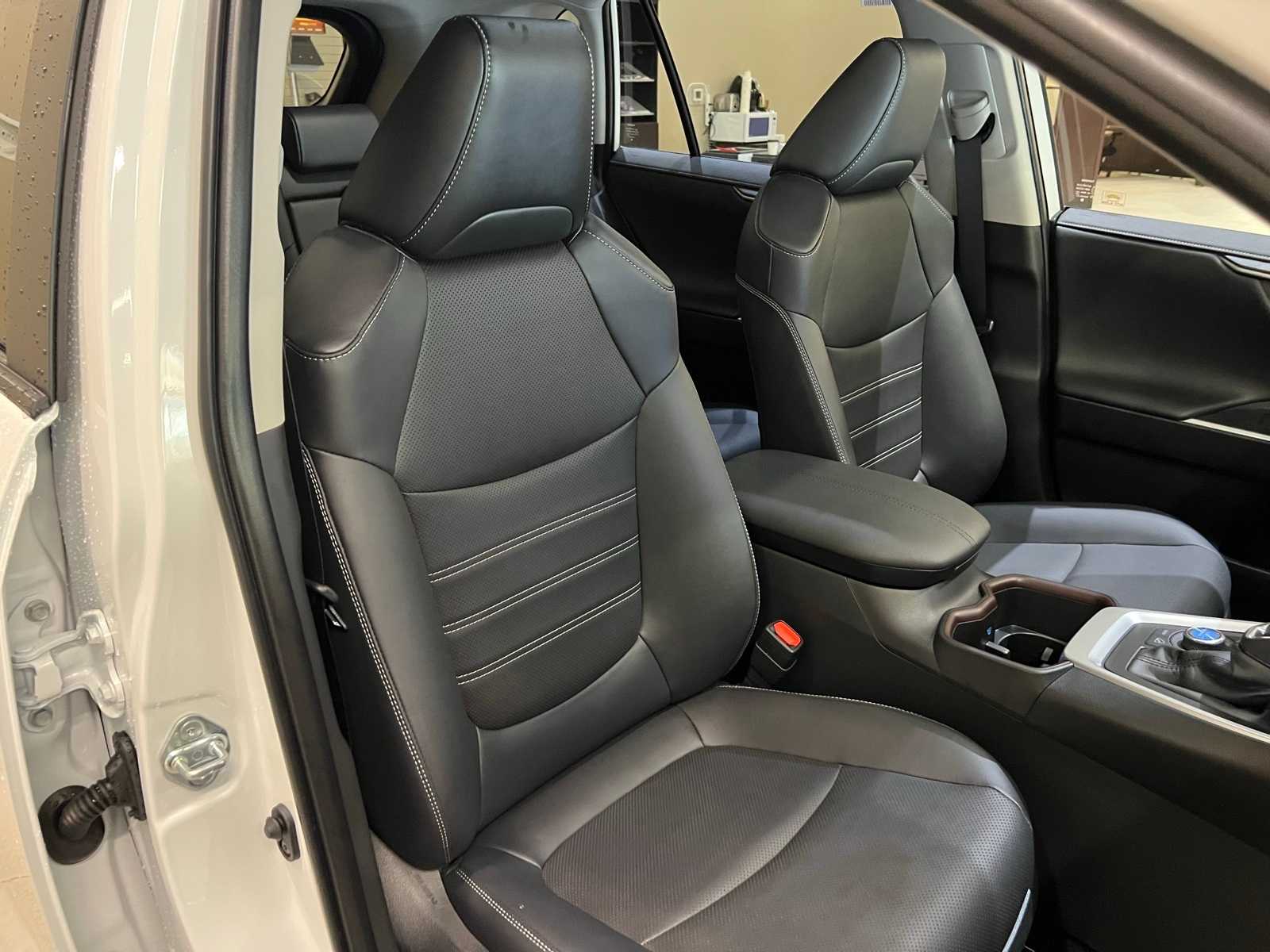 Thumbnail: 2025 Toyota RAV4 - 14