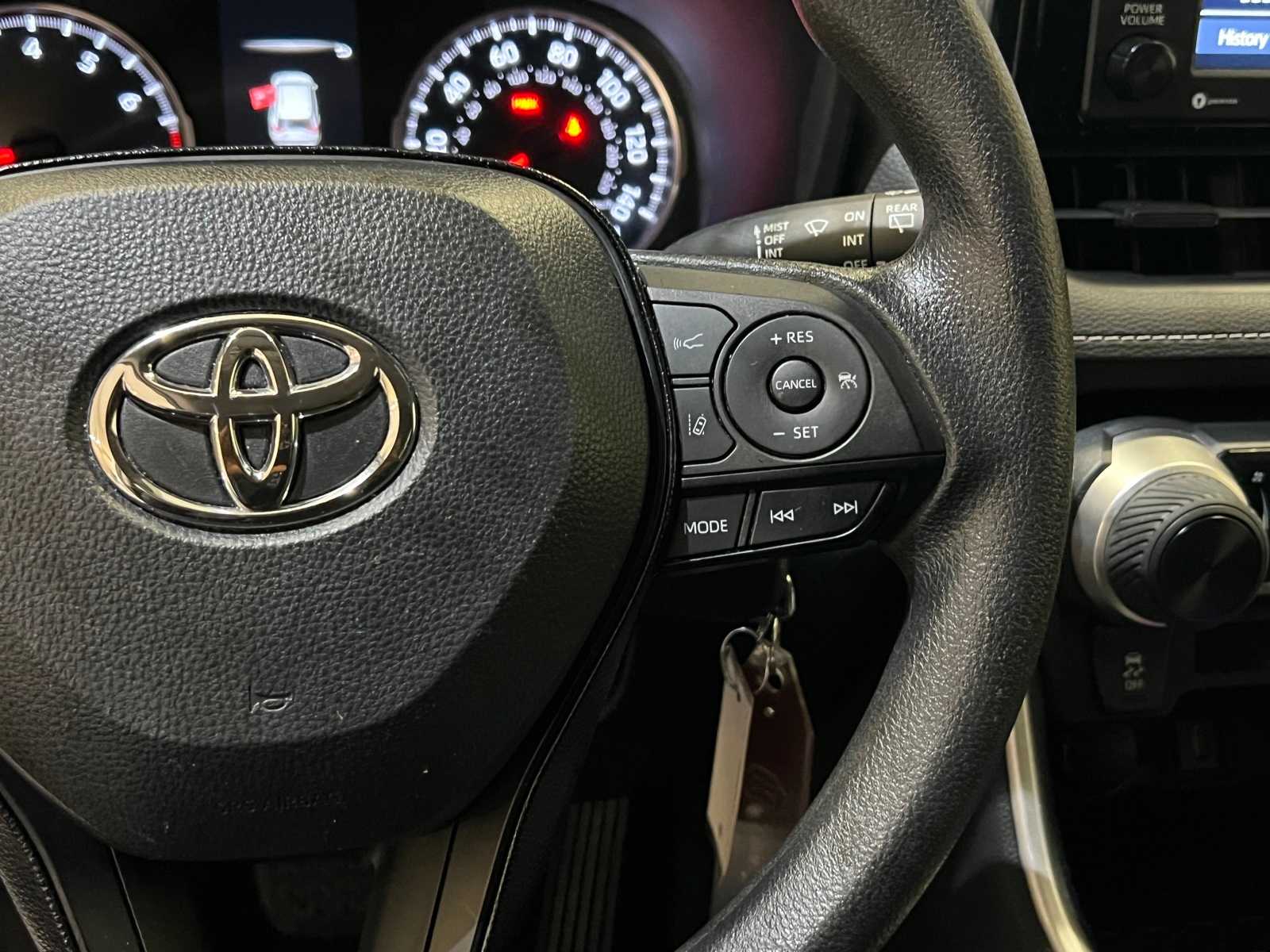 Thumbnail: 2021 Toyota RAV4 - 20