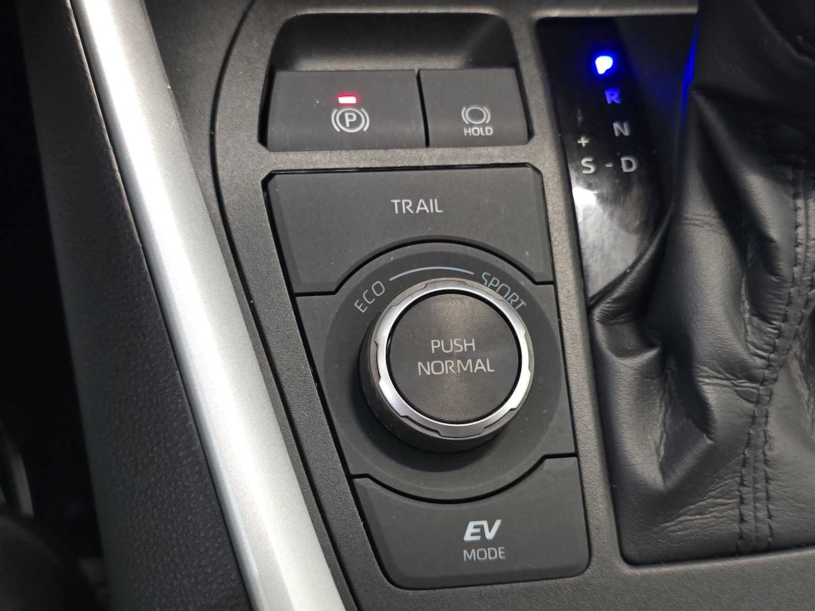 Thumbnail: 2022 Toyota RAV4 - 16