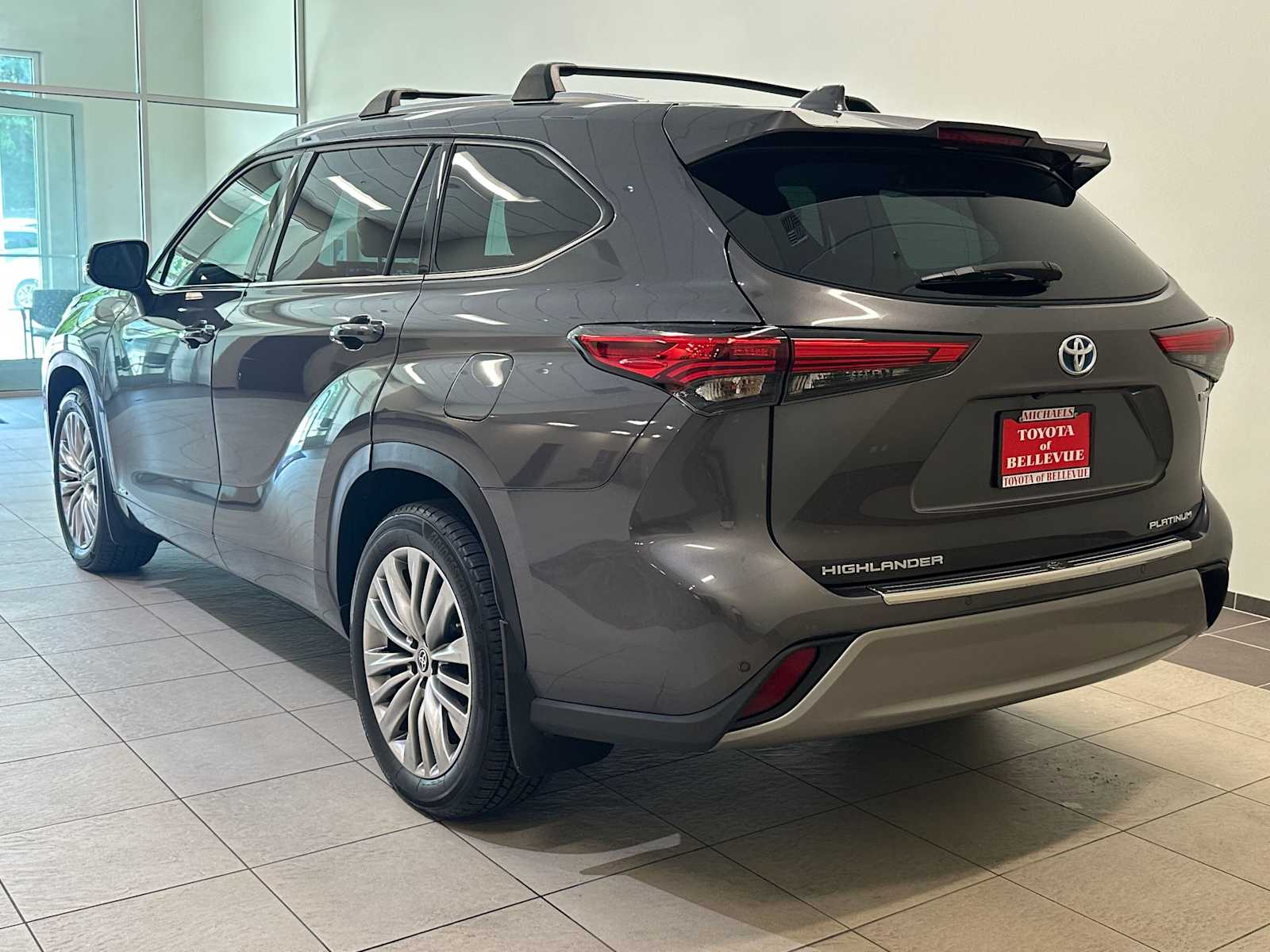 Thumbnail: 2022 Toyota Highlander - 3