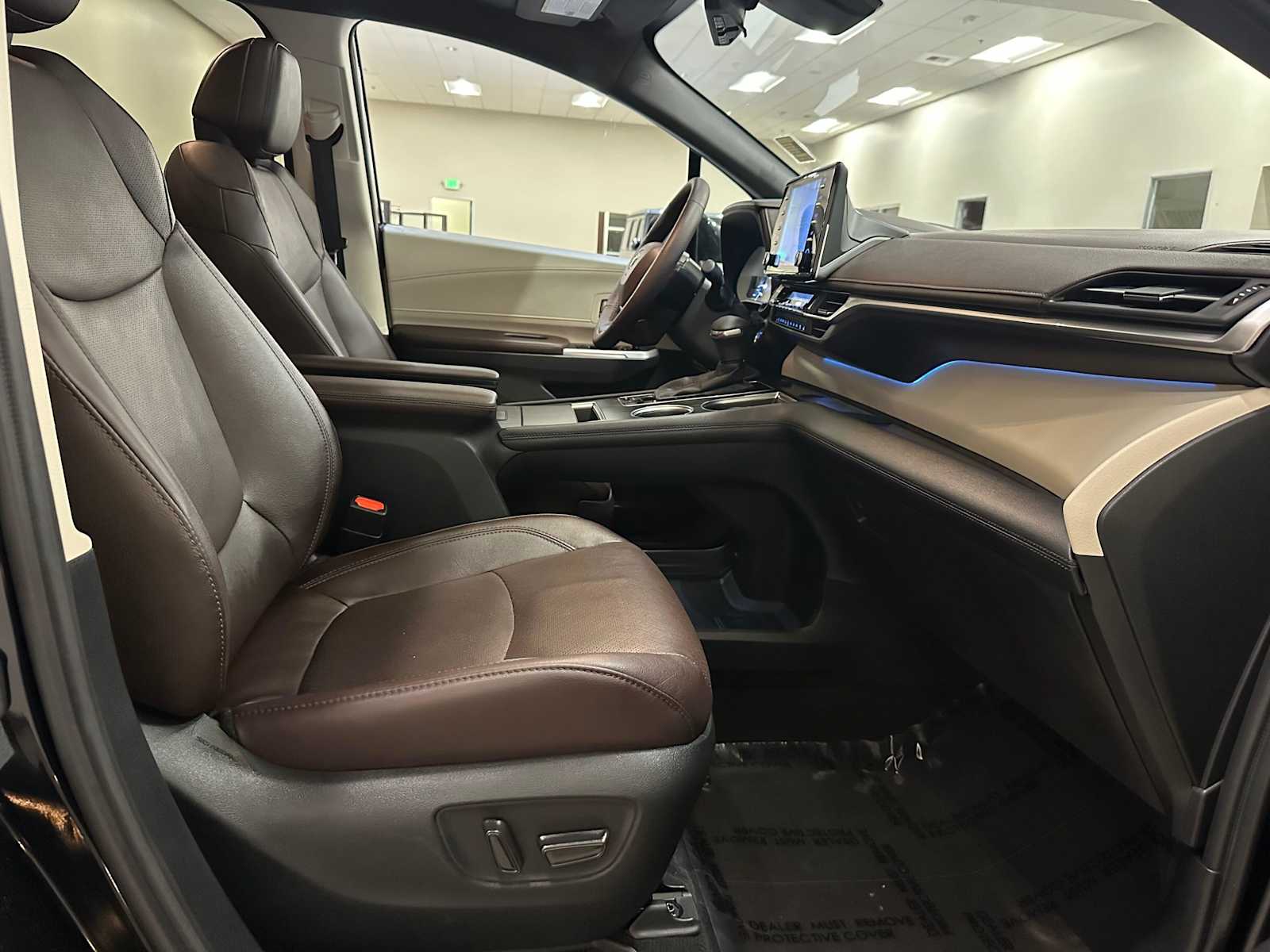 Thumbnail: 2022 Toyota Sienna - 27