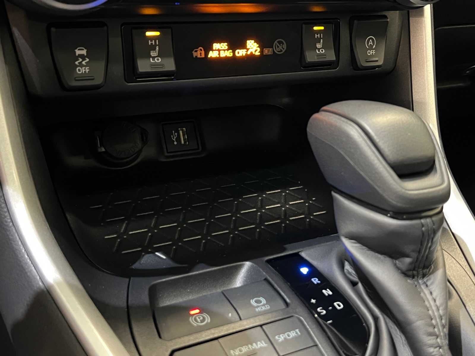 Thumbnail: 2025 Toyota RAV4 - 25