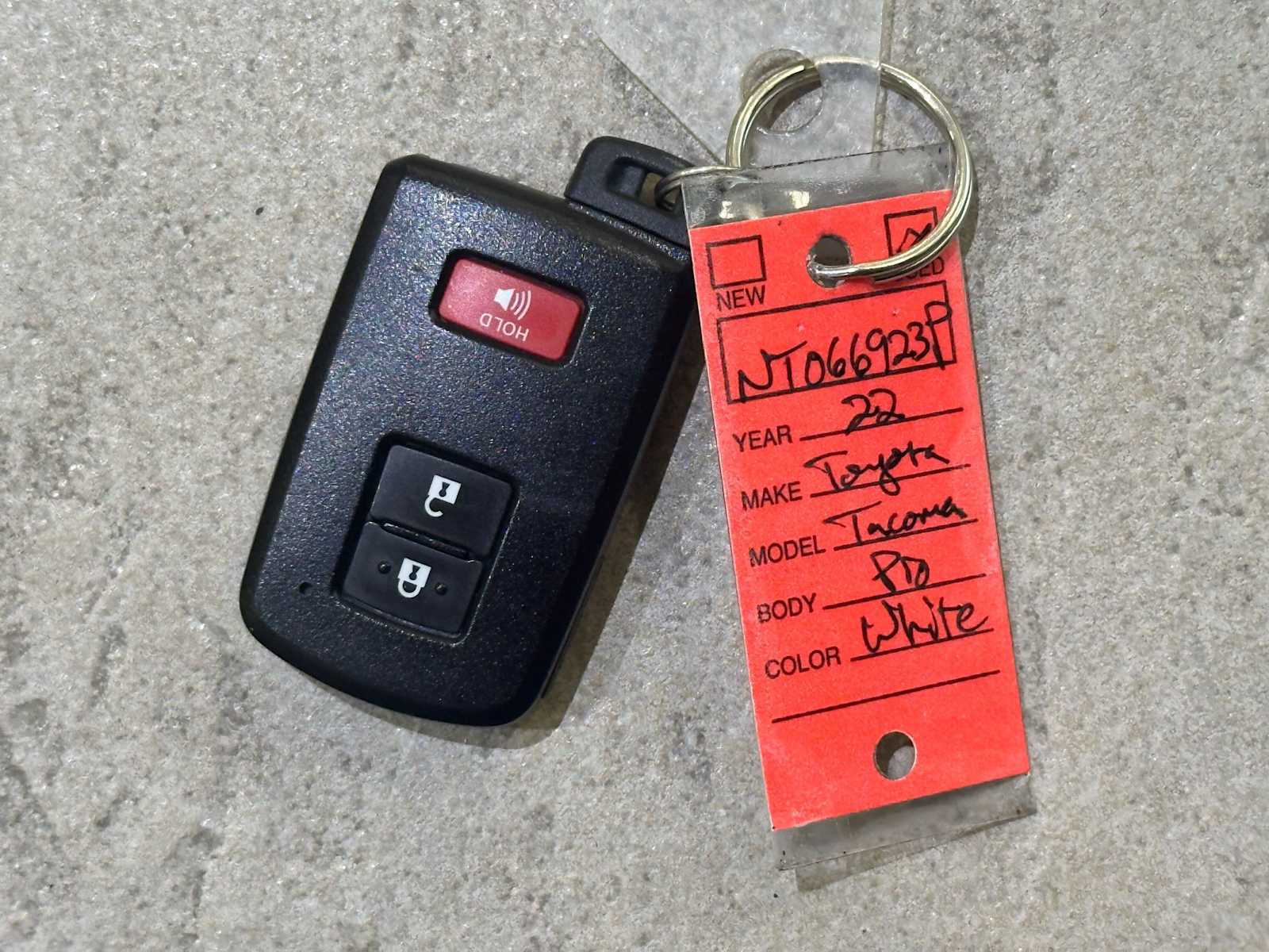 Thumbnail: 2022 Toyota Tacoma - 32