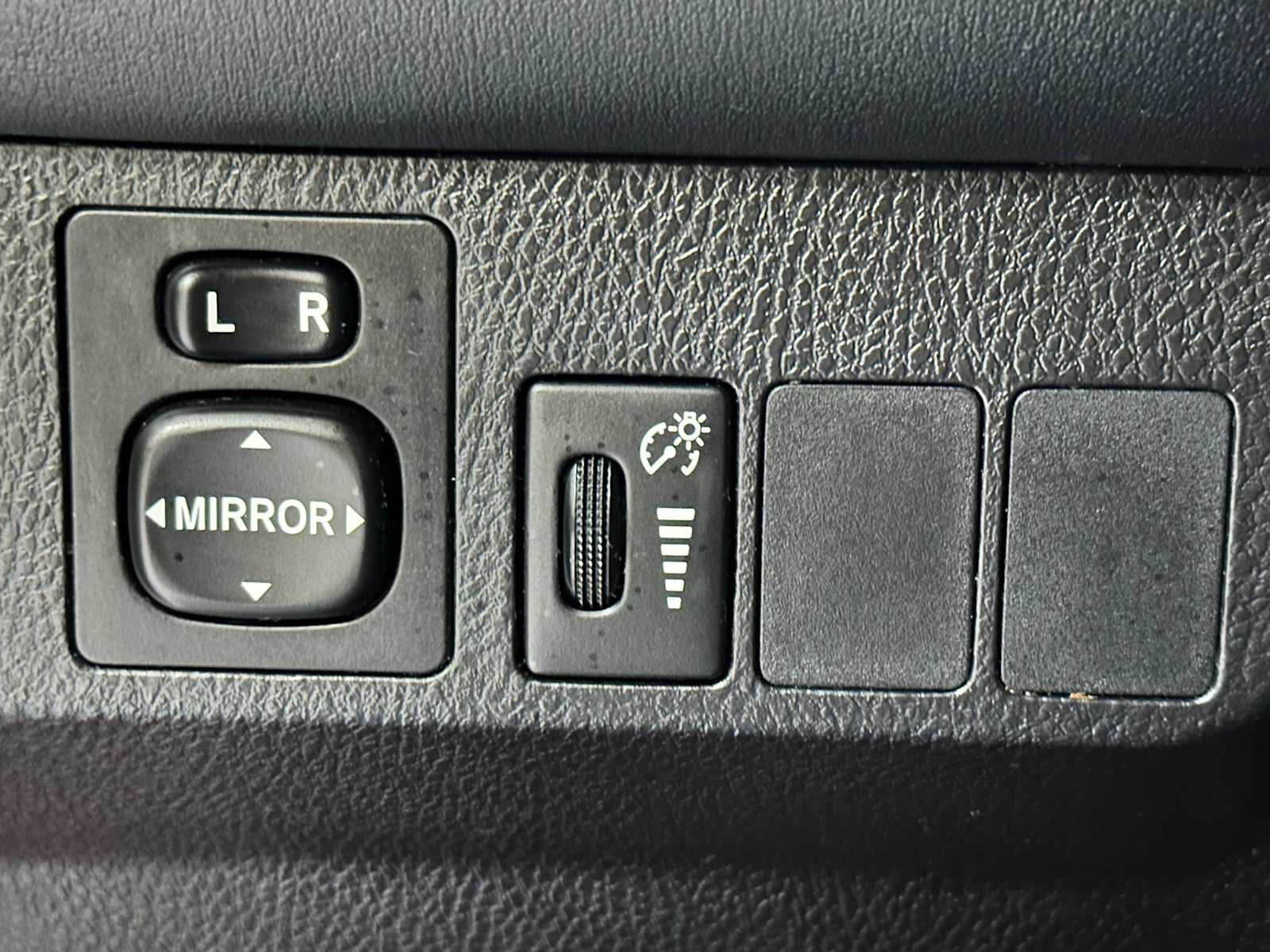 Thumbnail: 2016 Toyota RAV4 - 17