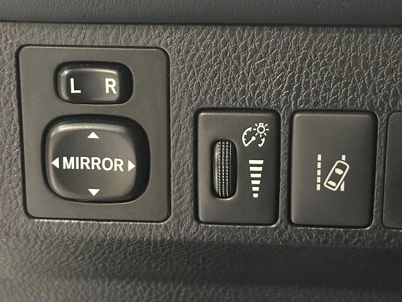 Thumbnail: 2016 Toyota RAV4 - 16