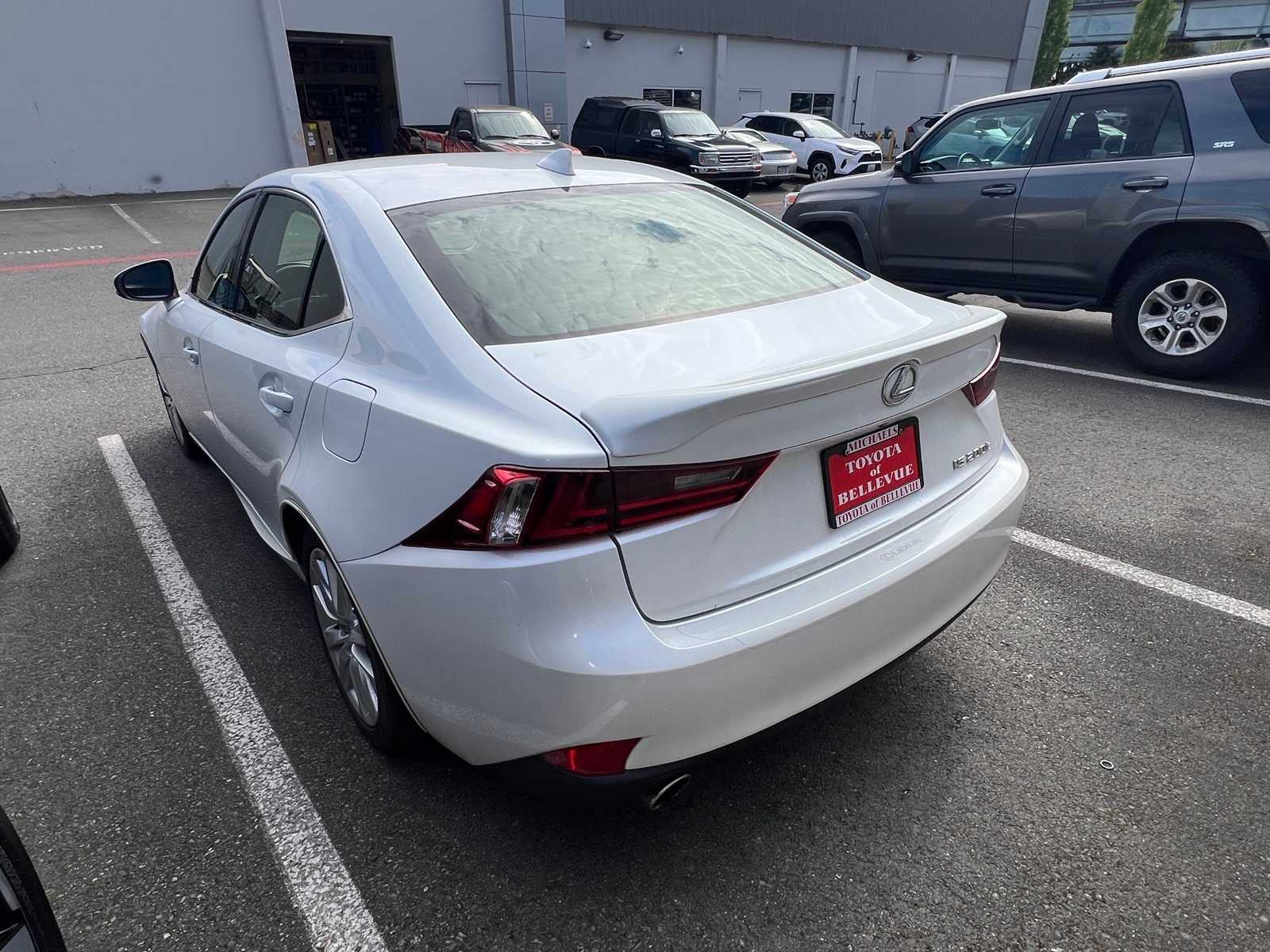 Thumbnail: 2016 Lexus IS - 10