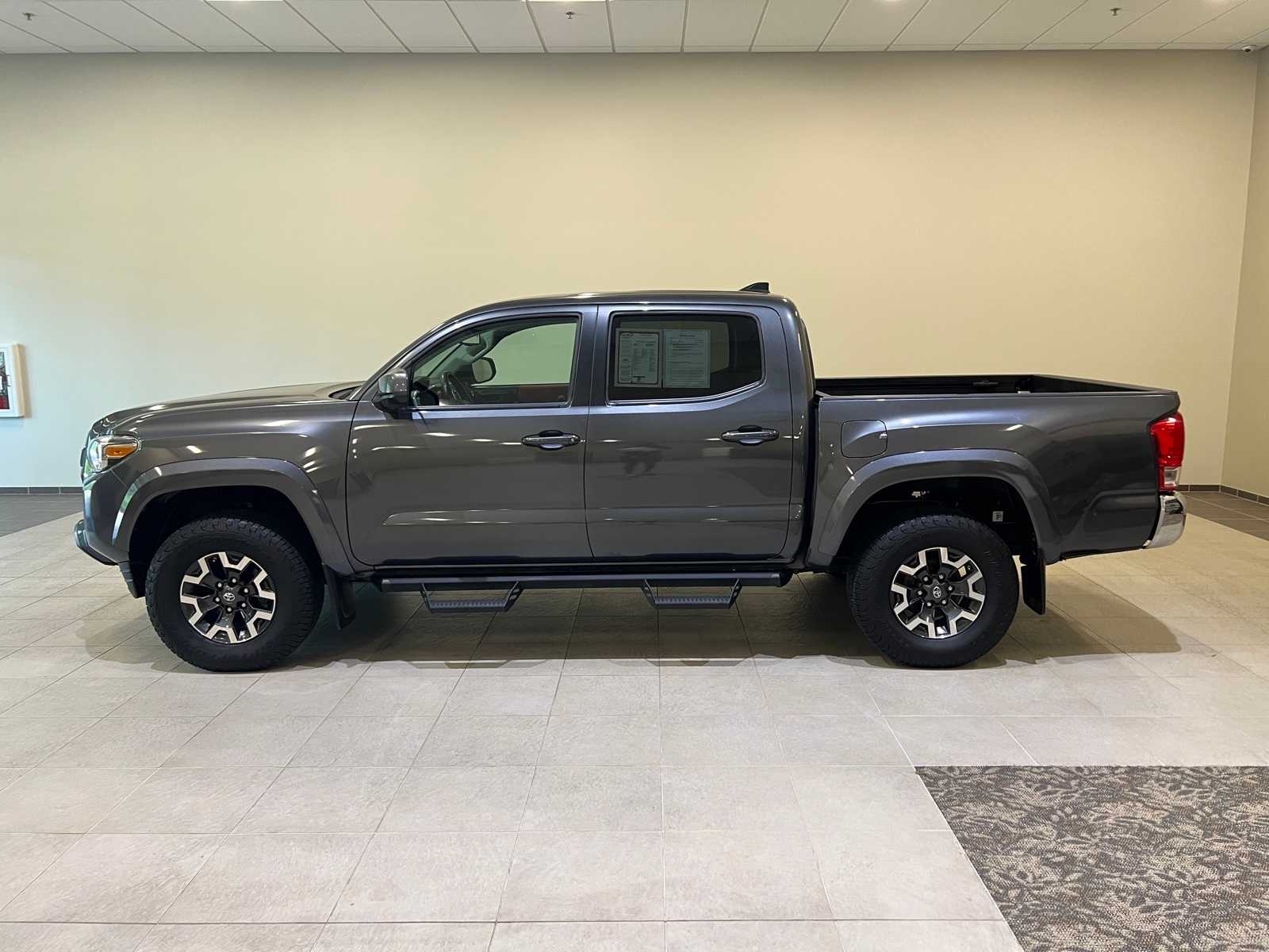 Thumbnail: 2017 Toyota Tacoma - 3