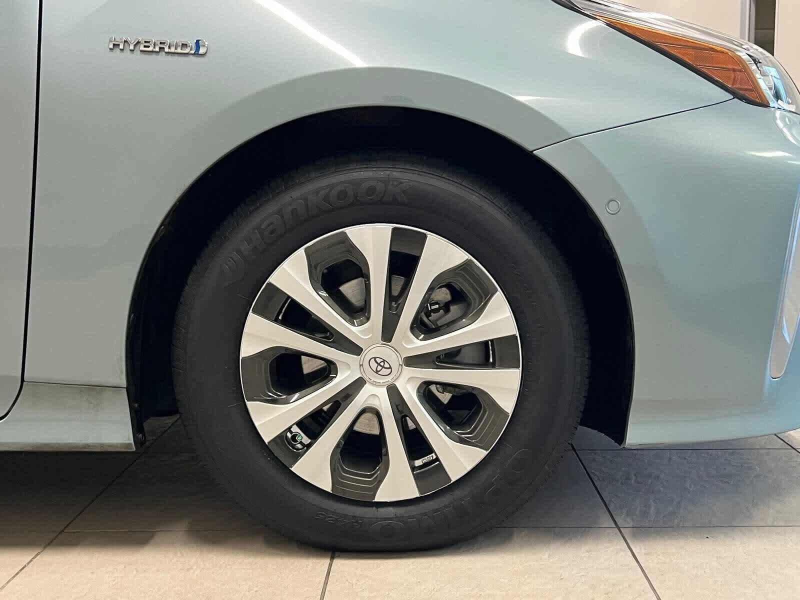 Thumbnail: 2022 Toyota Prius - 9