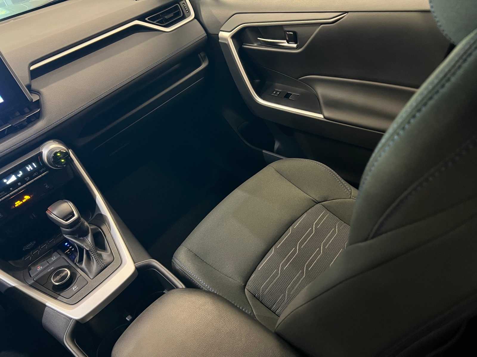 Thumbnail: 2025 Toyota RAV4 - 11