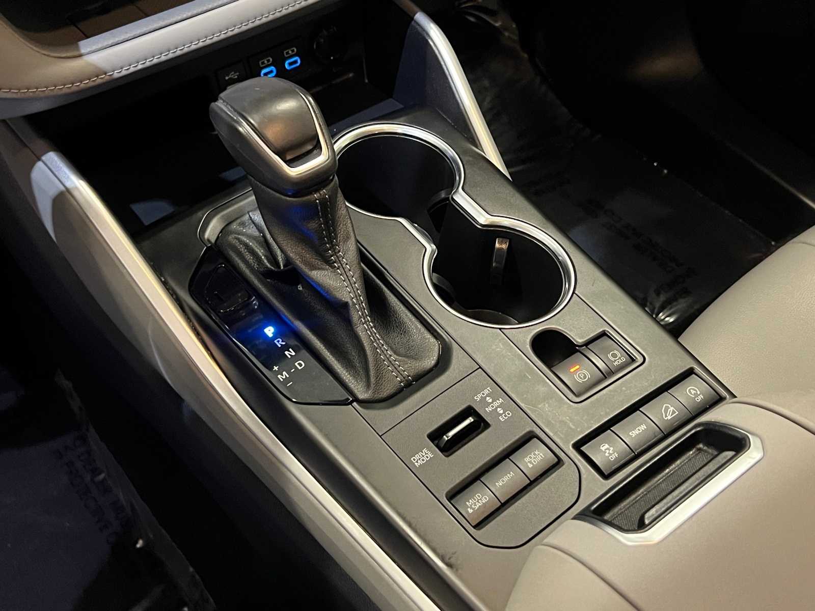 Thumbnail: 2022 Toyota Highlander - 23