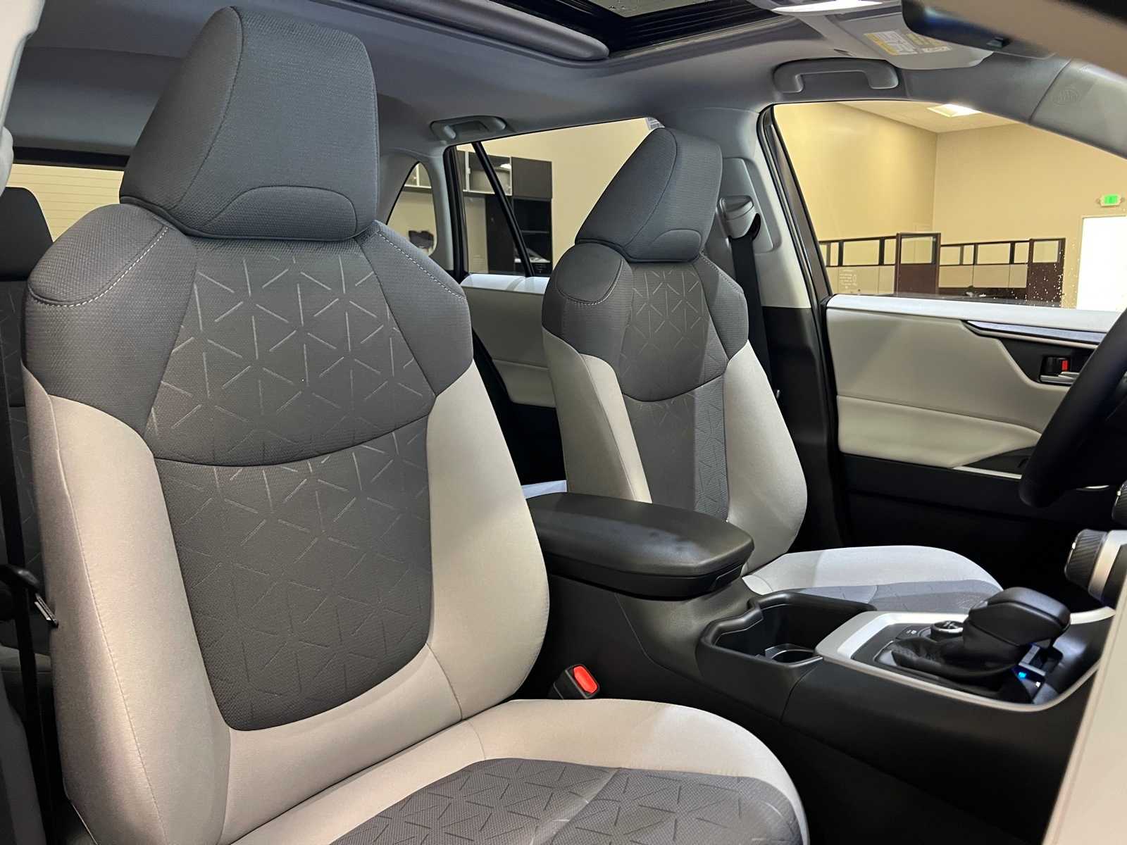 Thumbnail: 2025 Toyota RAV4 - 14