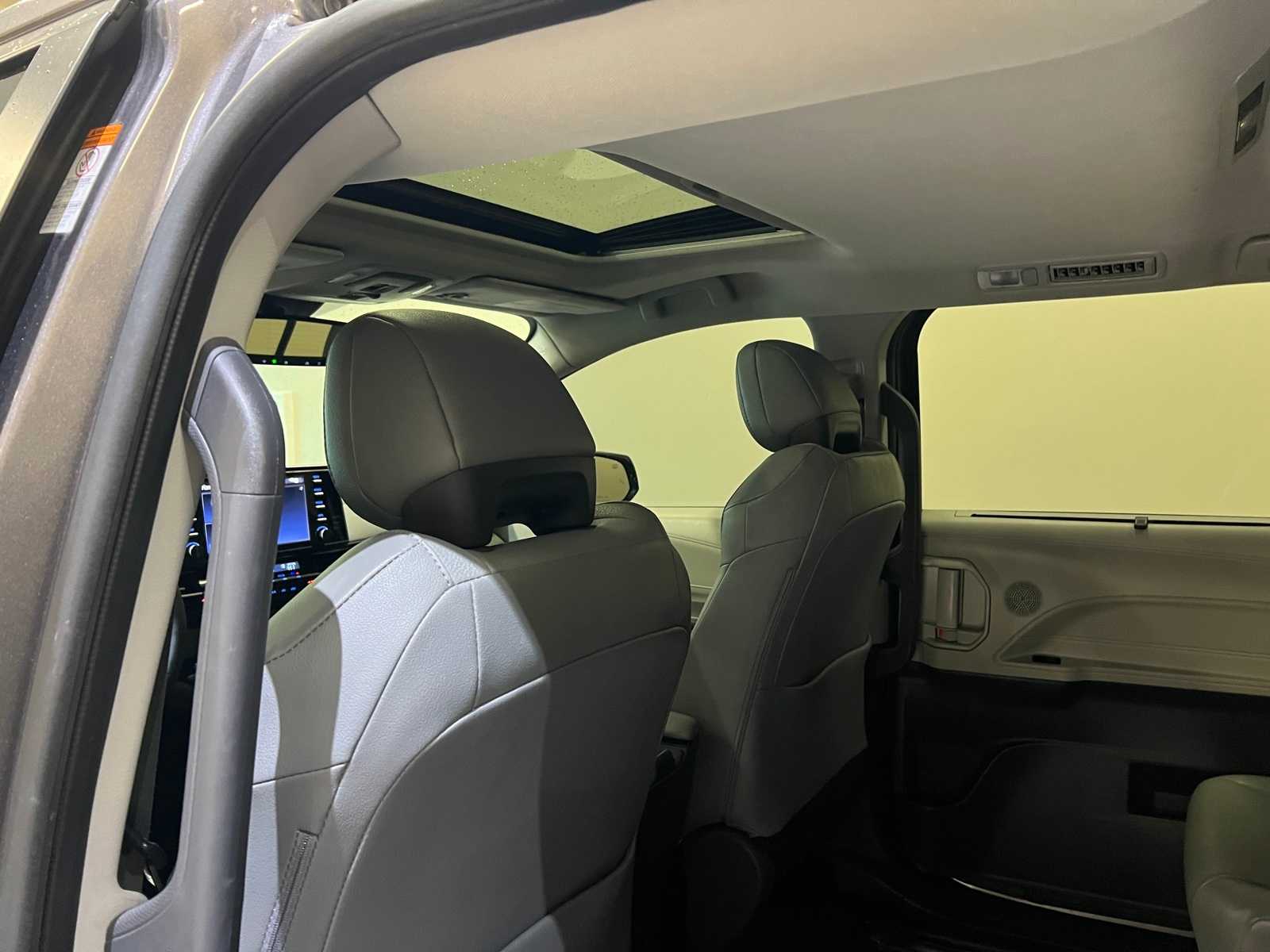 Thumbnail: 2021 Toyota Sienna - 12