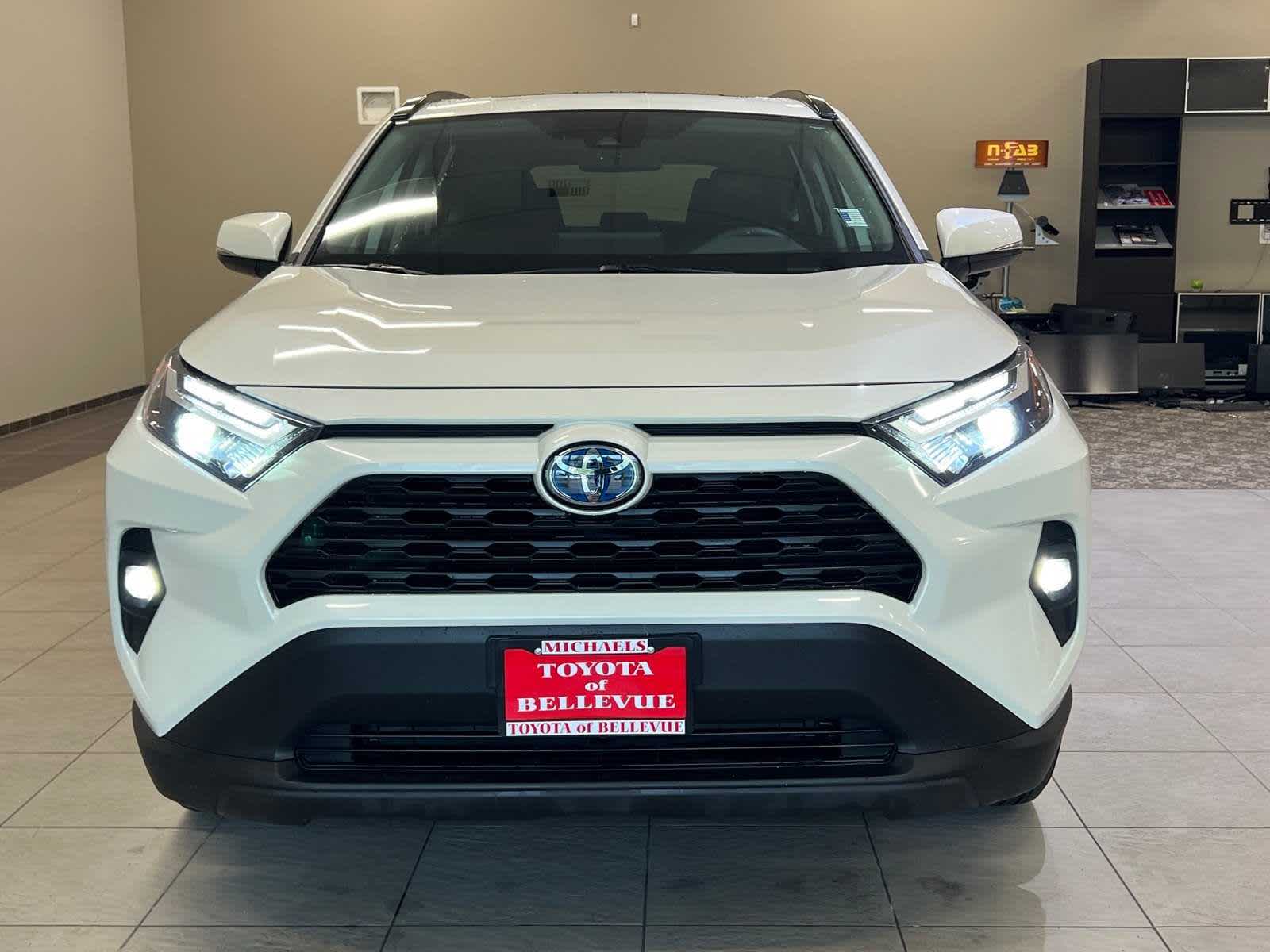 Thumbnail: 2022 Toyota RAV4 - 8