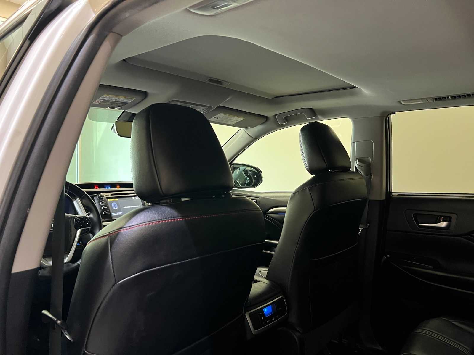 Thumbnail: 2019 Toyota Highlander - 12