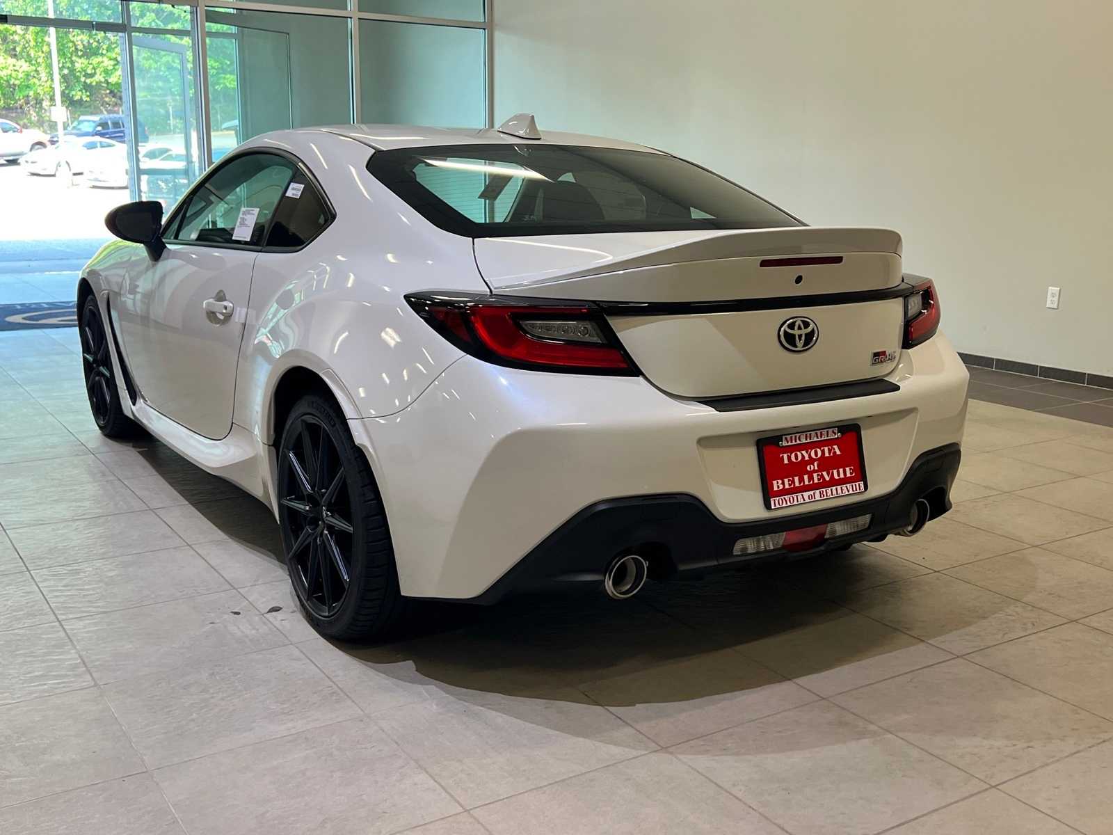 Thumbnail: 2025 Toyota GR86 - 4