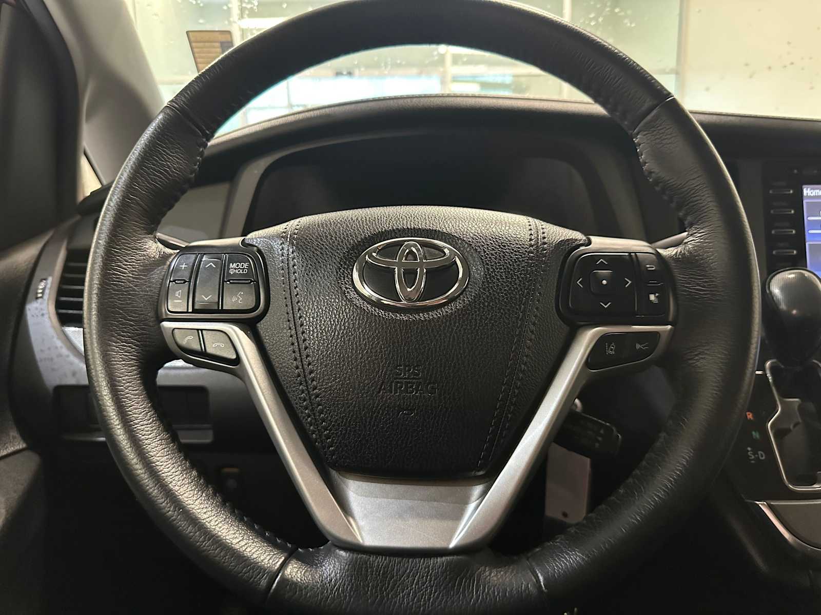 Thumbnail: 2018 Toyota Sienna - 11