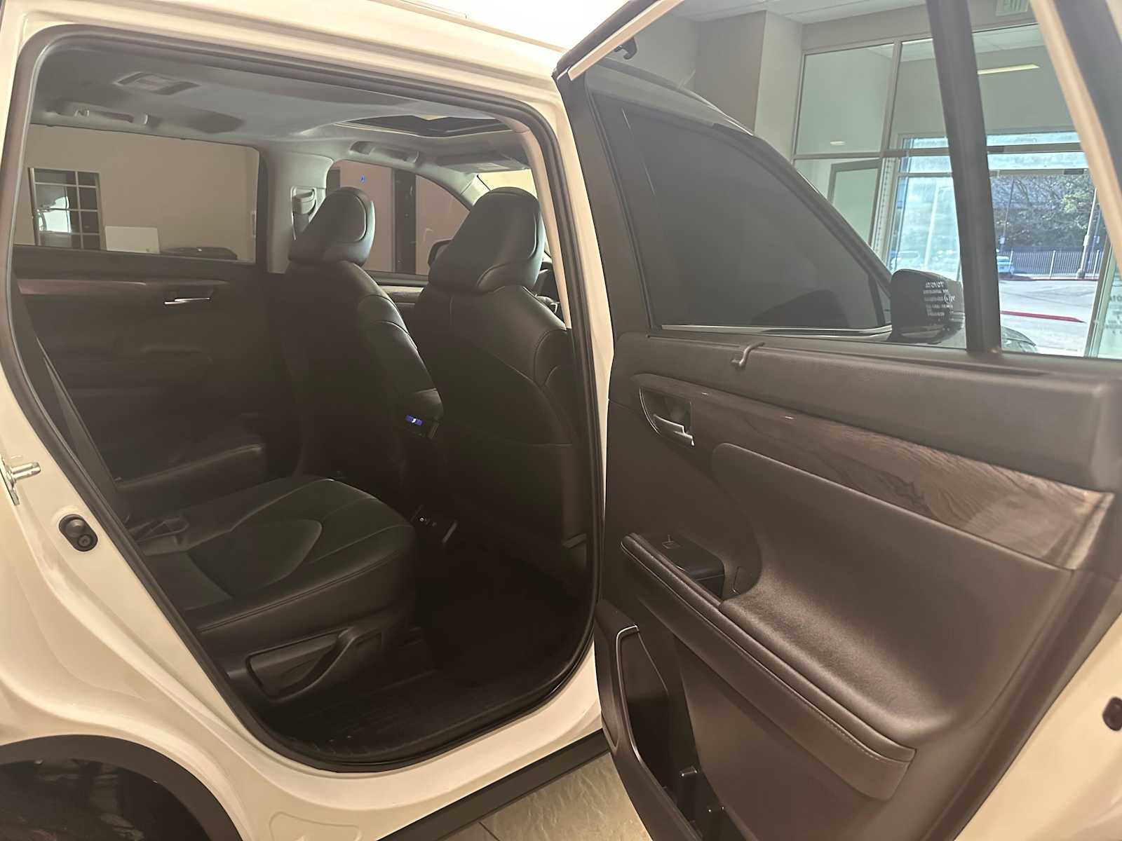 Thumbnail: 2023 Toyota Highlander - 28