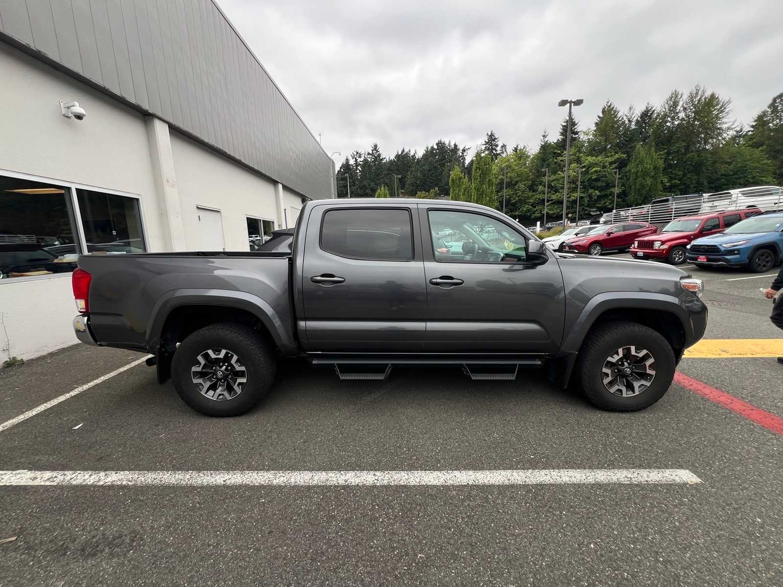 Thumbnail: 2017 Toyota Tacoma - 6